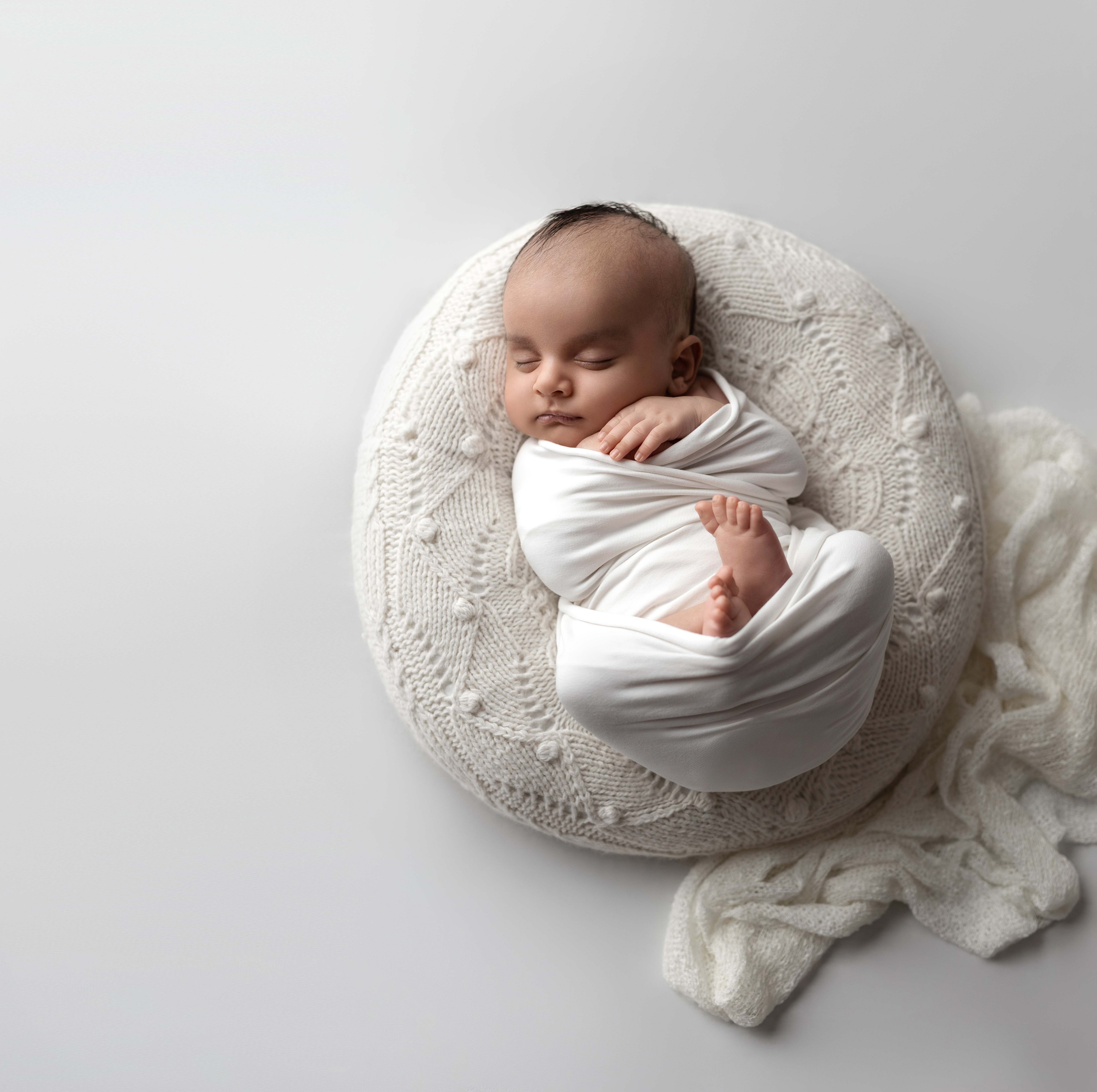 Newborn Classic. Newborn, kids, family photographer based near Zurich, Switzerland
