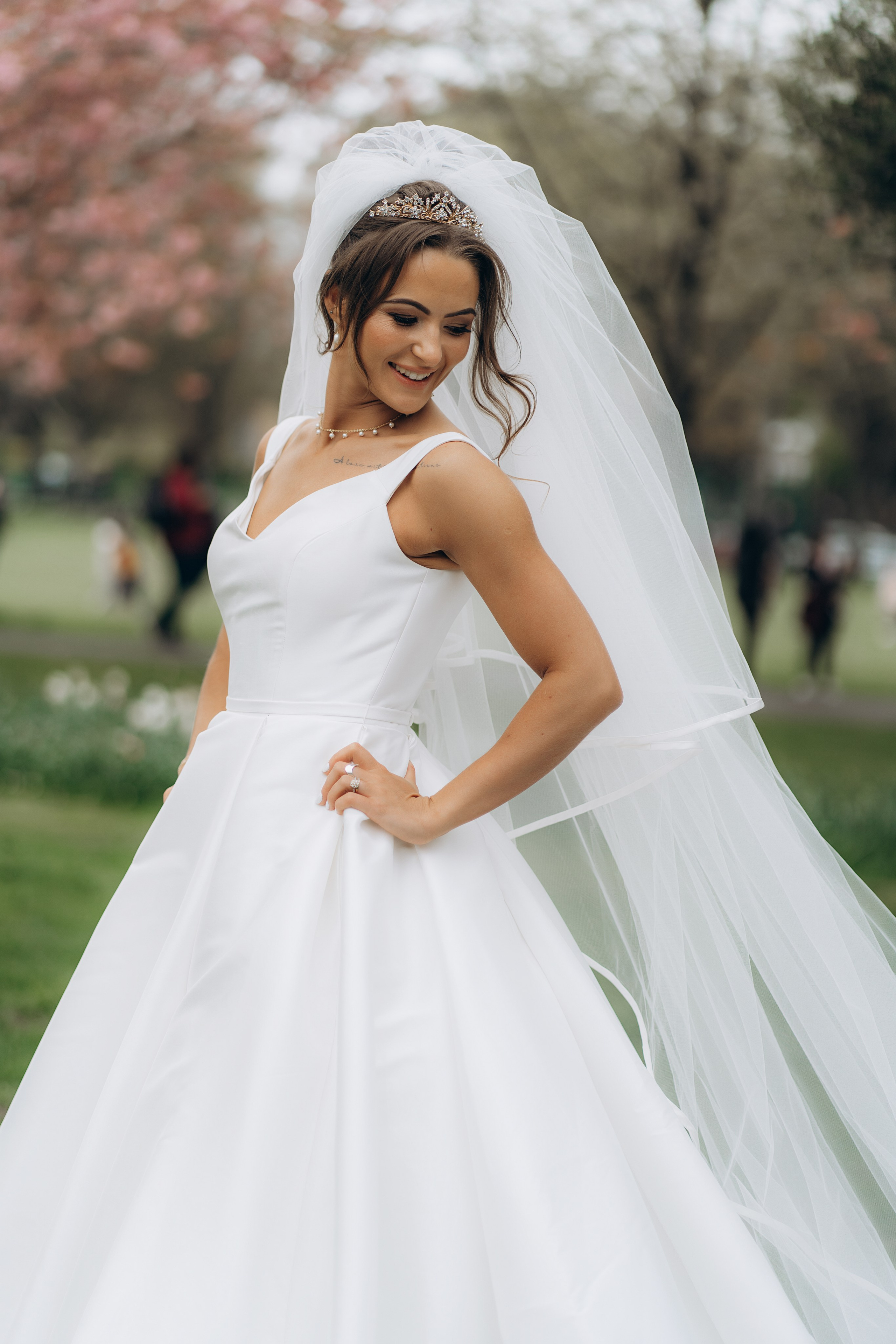 Megan & Oneias. Main