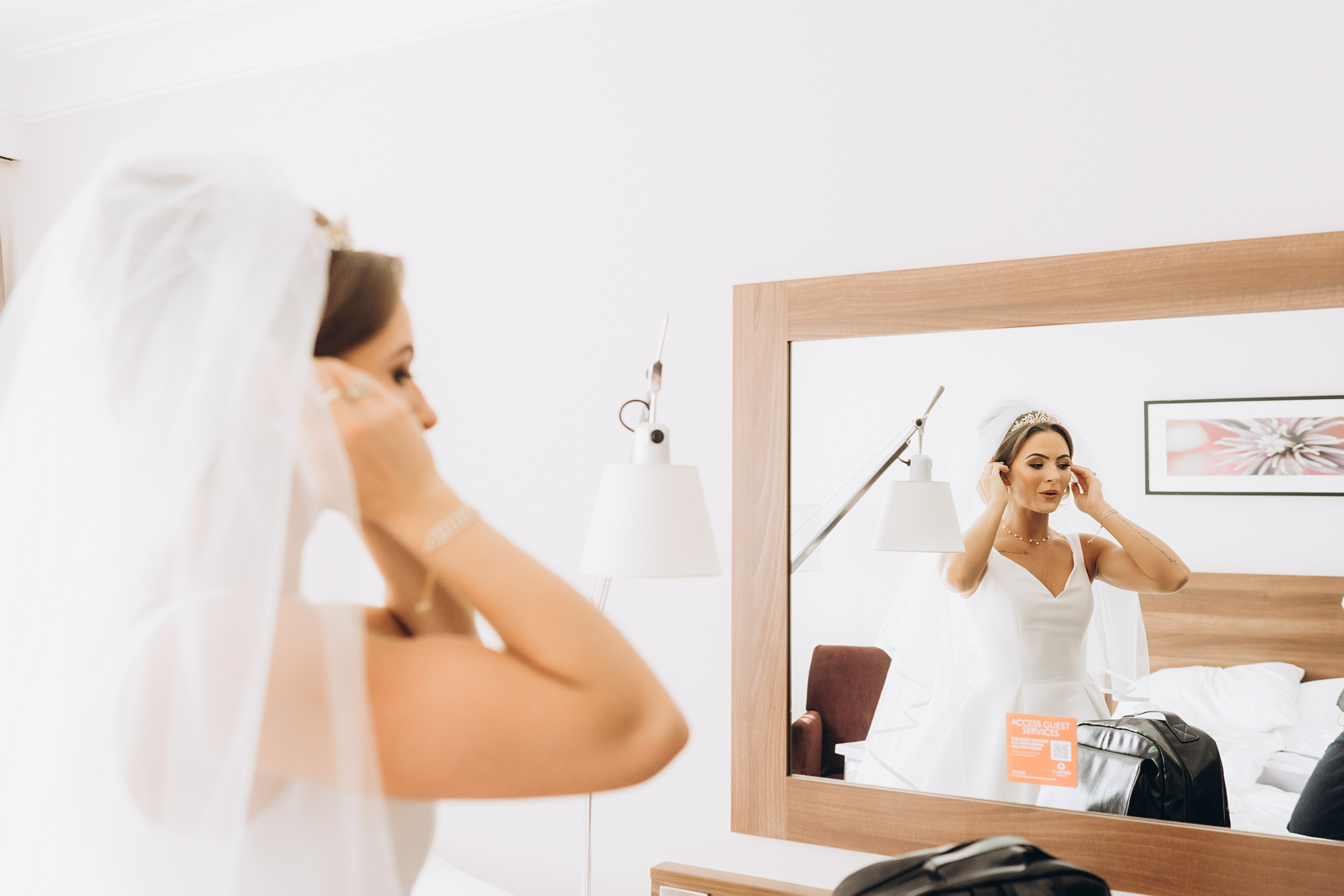 Megan & Oneias. Main