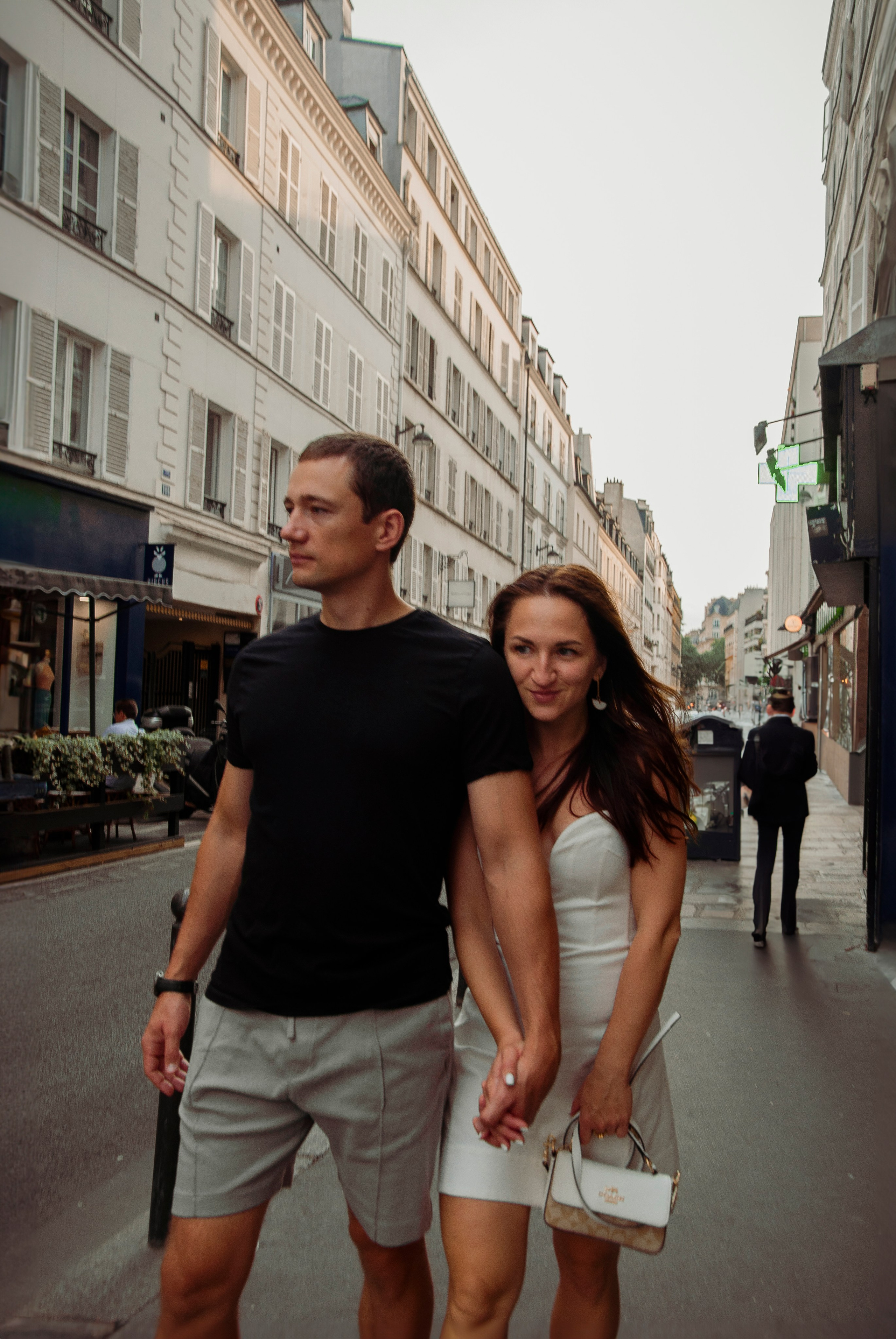 Summer couple photoshoot. Paris photographer — Polina Osipova