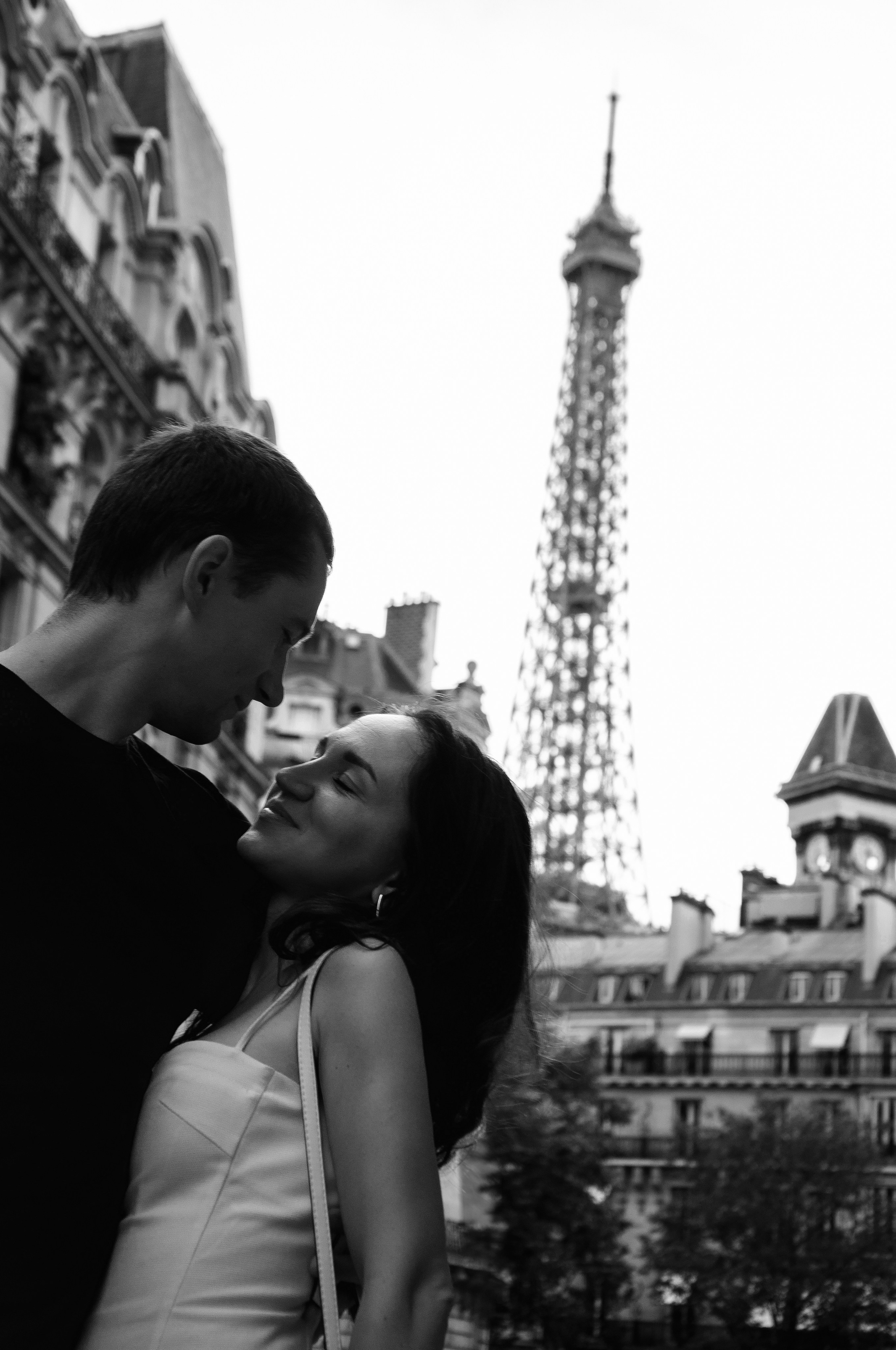 Summer couple photoshoot. Paris photographer — Polina Osipova