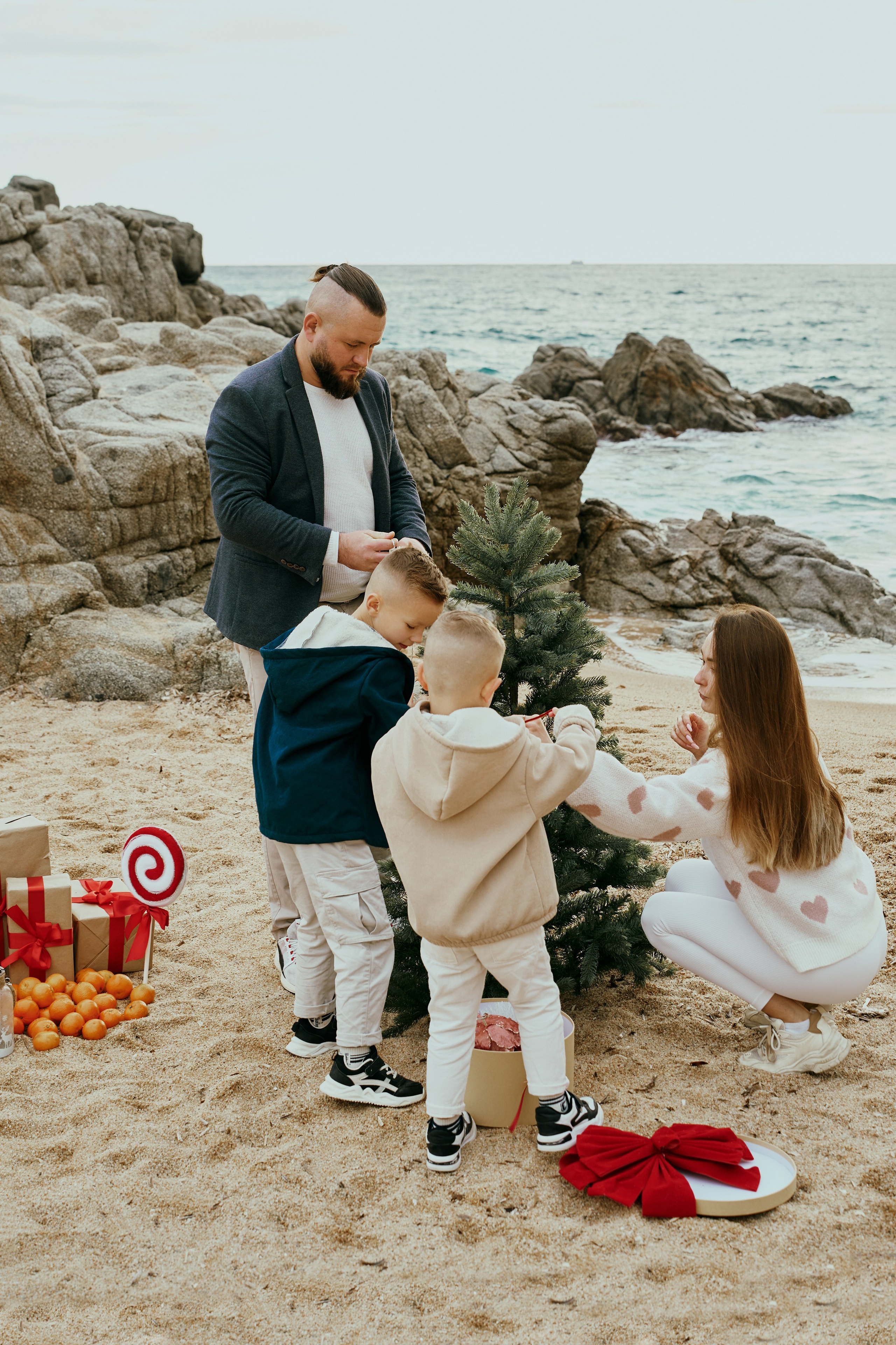 Рождество на пляже. Большая семья. Фотограф в Барселоне Жанна Захарченко