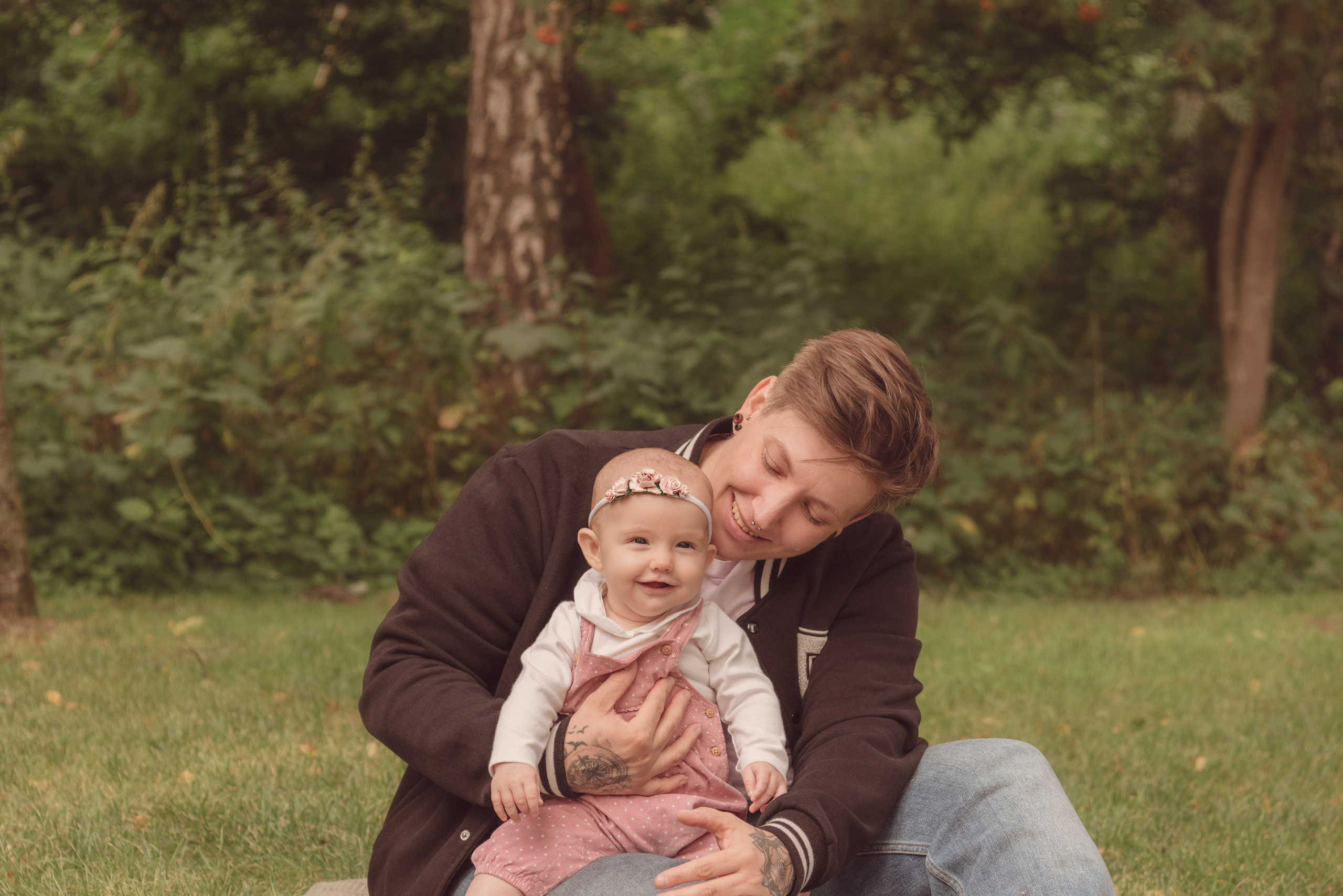 Hayley & Katja. Maternity Newborn and Family photographer Hamburg Claire Hambley