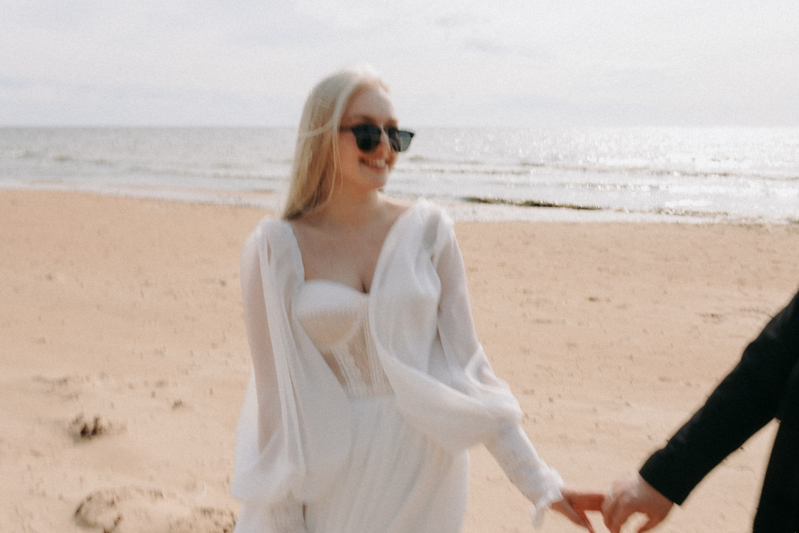 Marija & Aleksandrs: Kāzu fotosesija Veczemju klintīs pie jūras. Fotogrāfs kāzām, ģimenēm un dažādiem pasākumiem