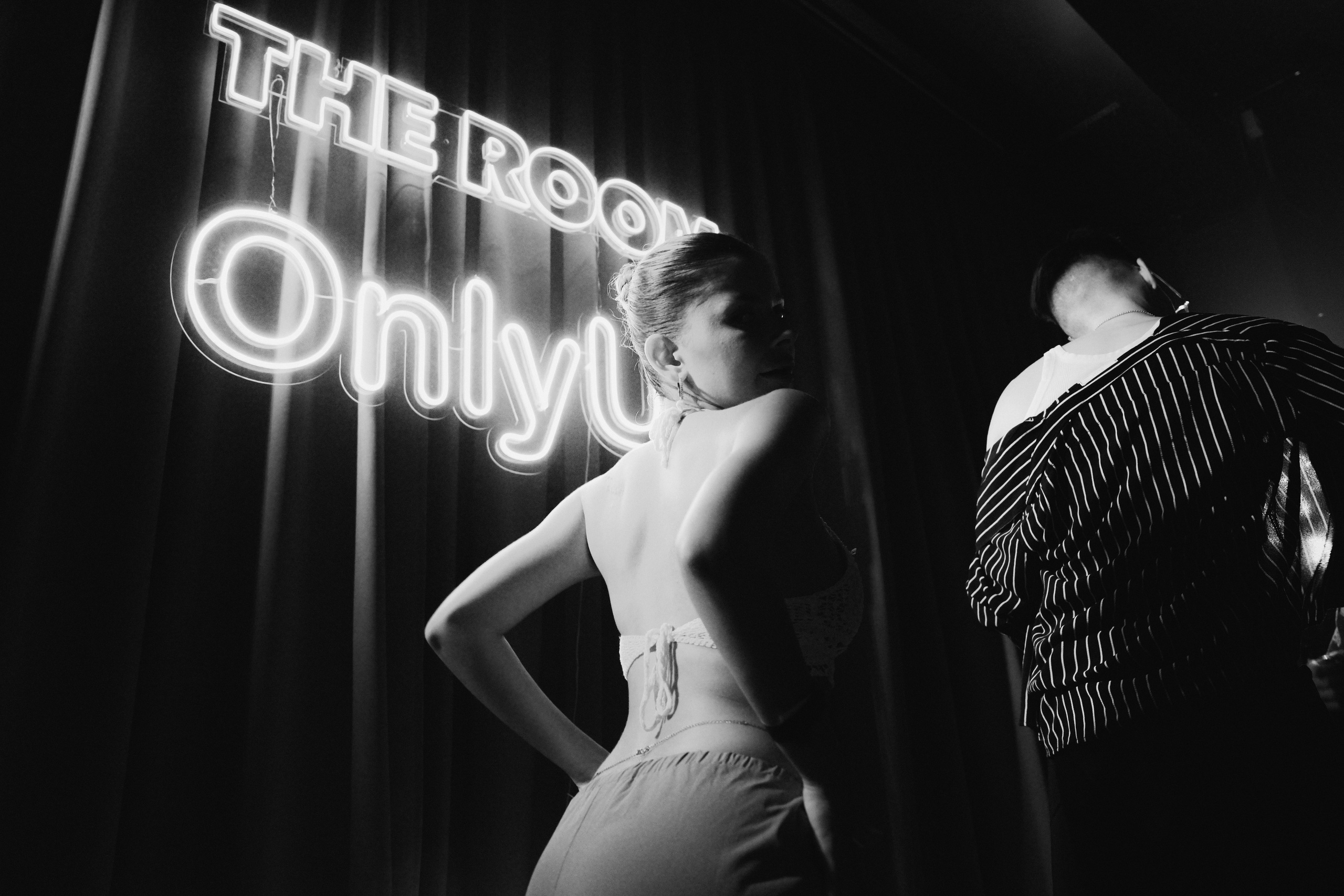OnlyUs 3.0. THE ROOM BAR