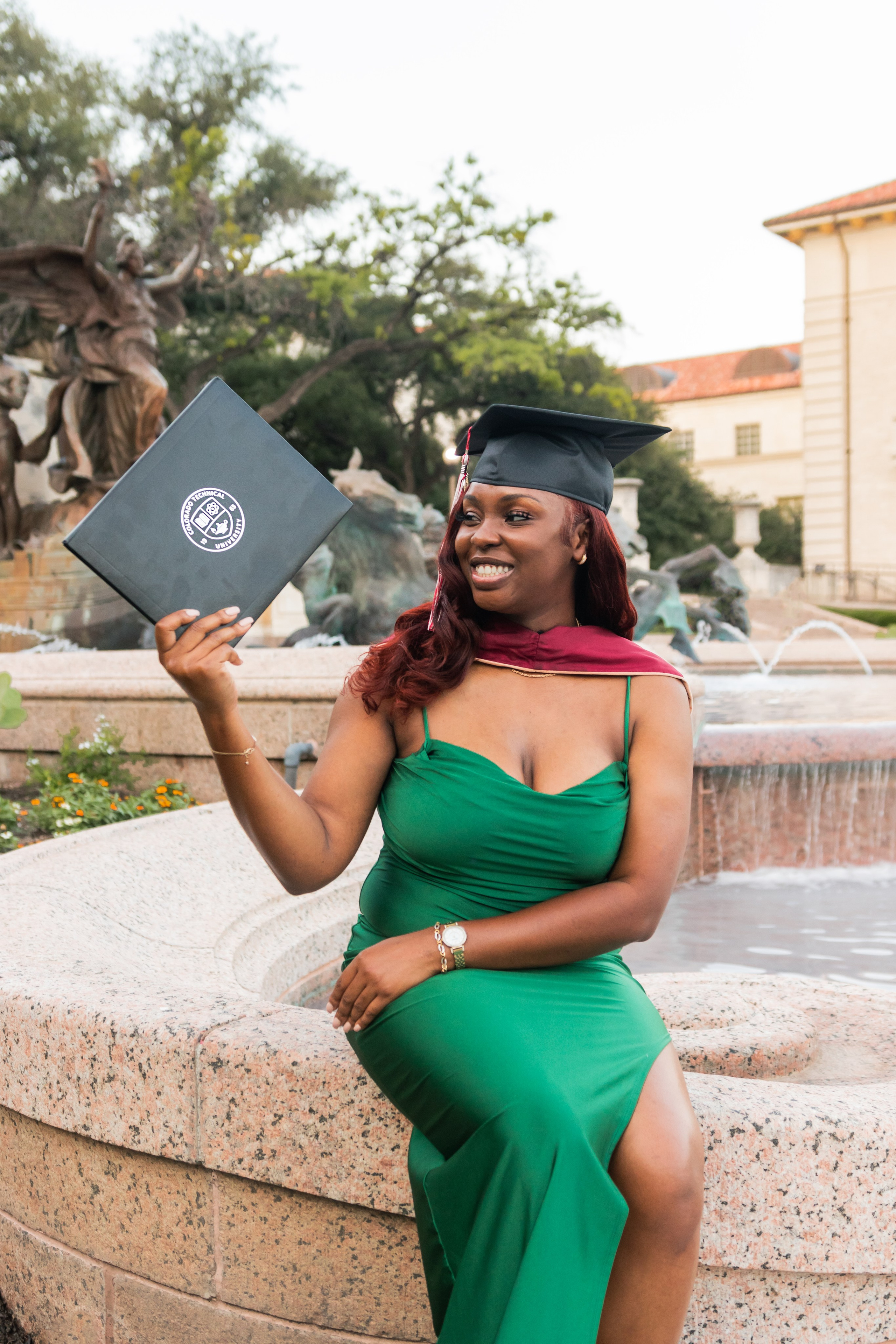 Tiondra’s campus senior photoshoot at UT Austin