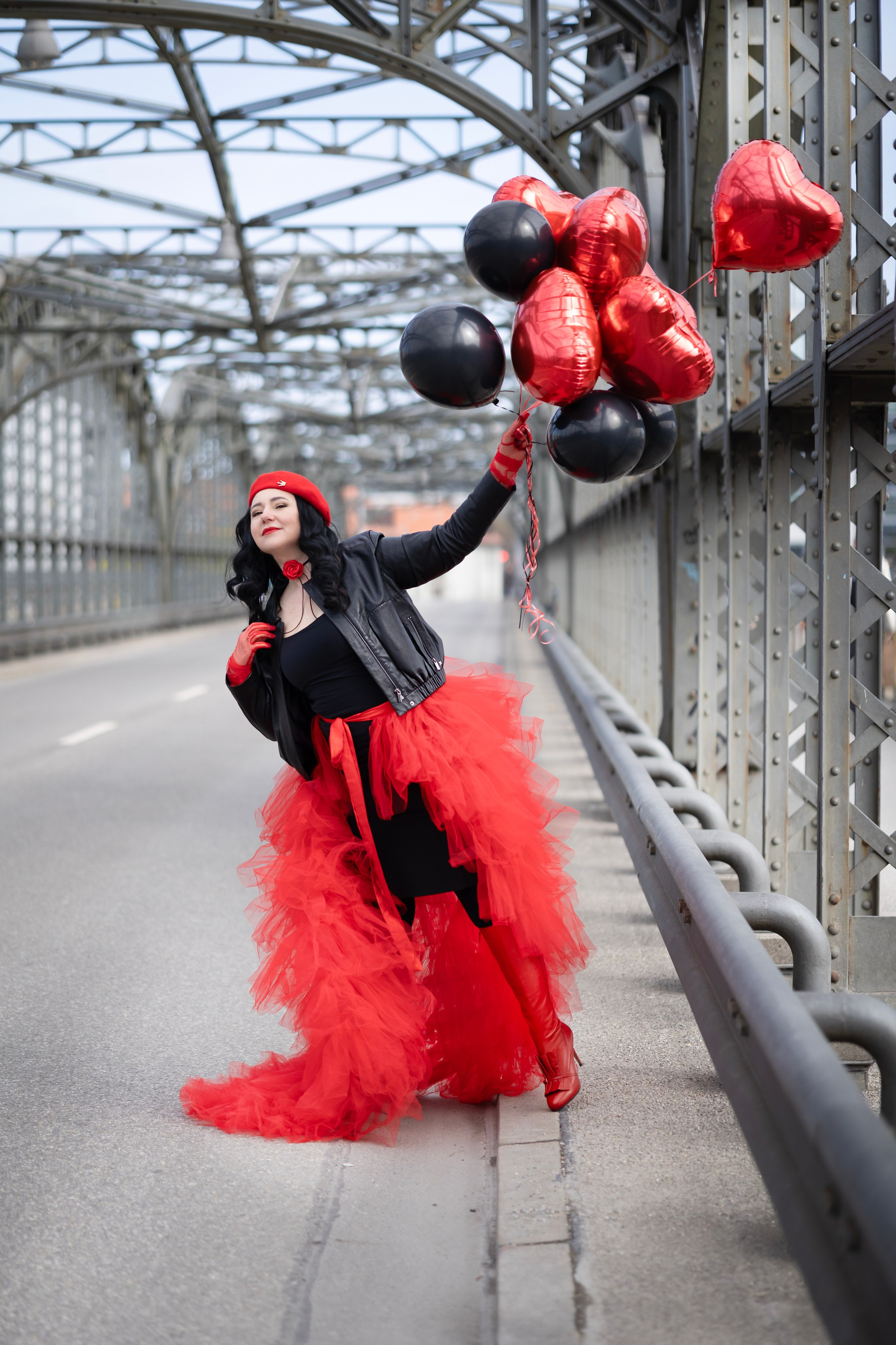 Balloons and red skirt. Фотограф в Мюнхене