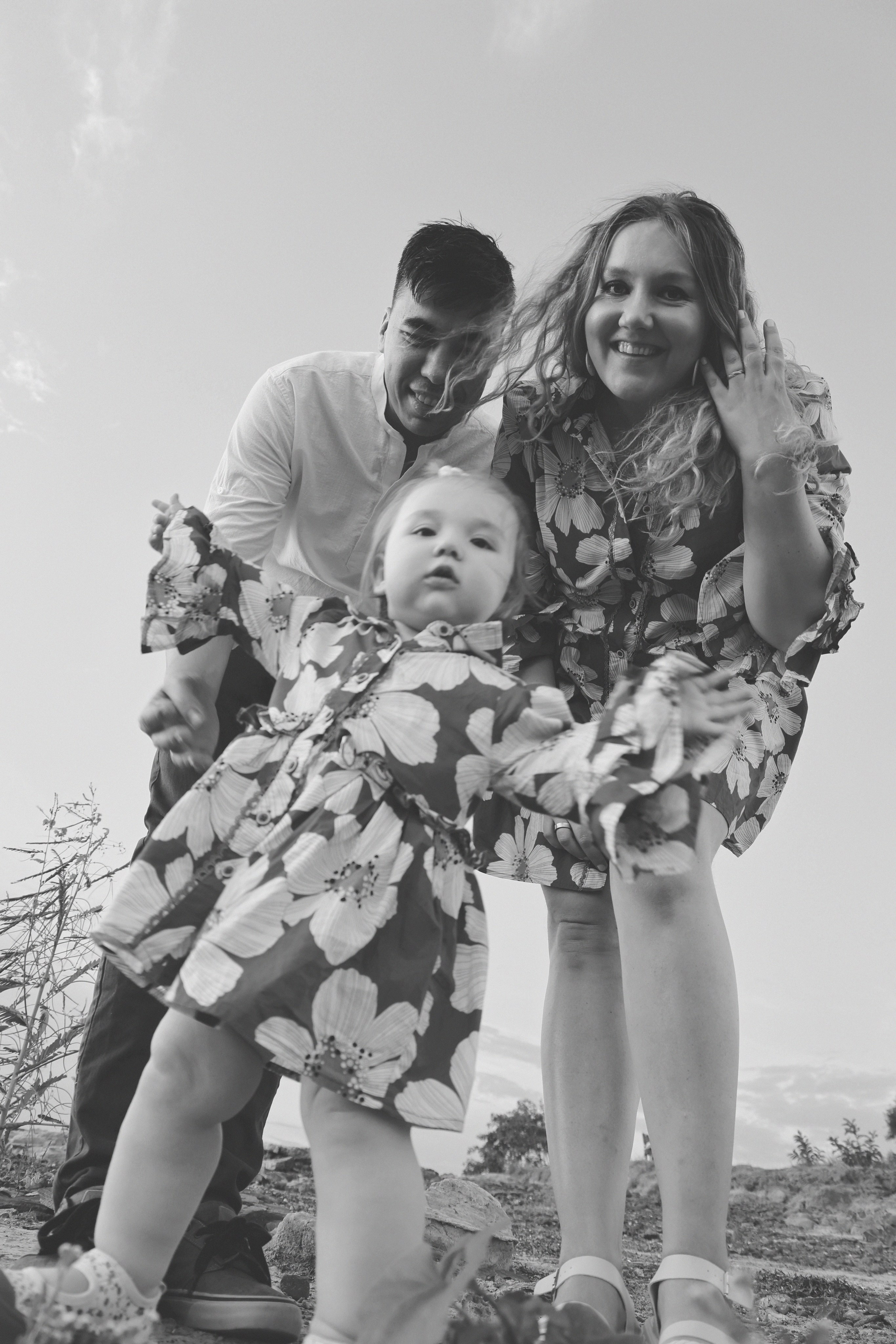 Baby Family Photoshoot – Outdoor Family Photography with Infant or Toddler. Lana Petrychenko — Portrait & Family Photographer. Valencia, Spain