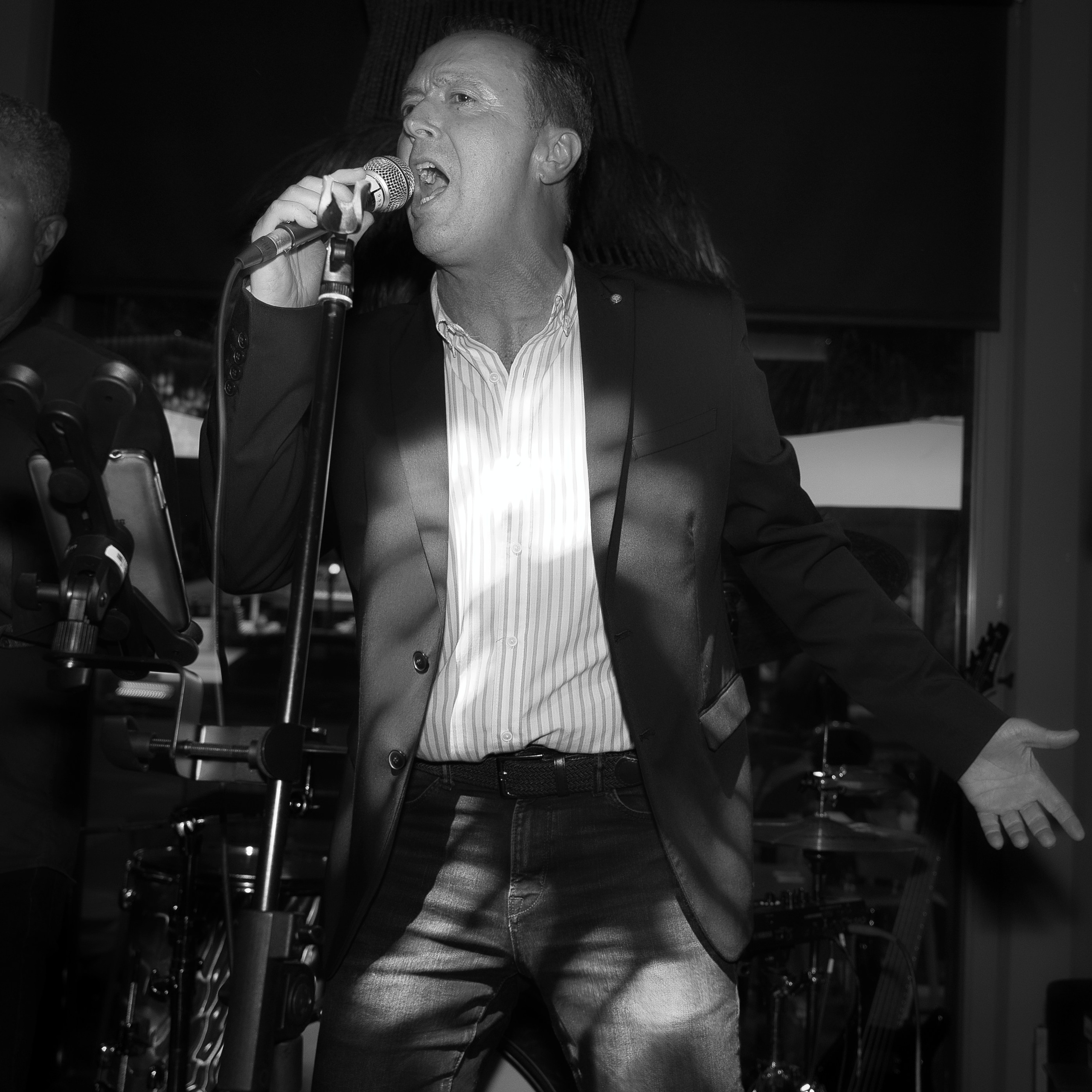 Fotografía de discoteca en Córdoba con música y diversión garantizada.