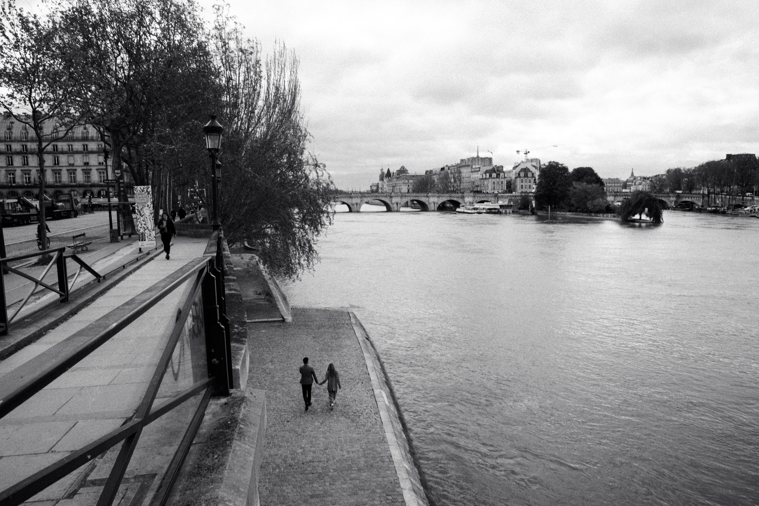Couple Photo Walk in Paris — Romantic Lifestyle Photography. Paris Wedding Photographer