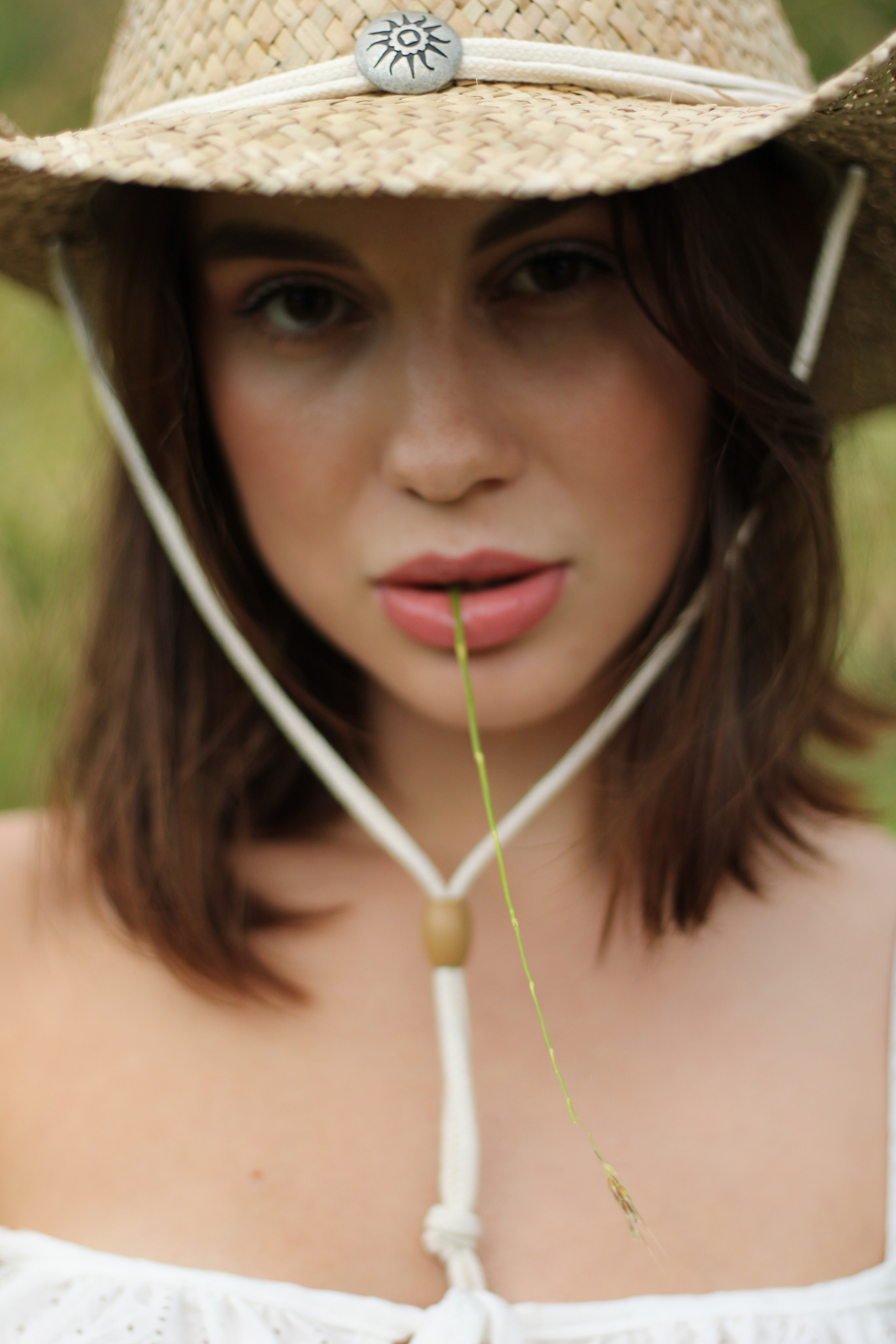 Countryside cowgirl-style portrait photoshoot. Lana Petrychenko — Portrait & Family Photographer. Valencia, Spain