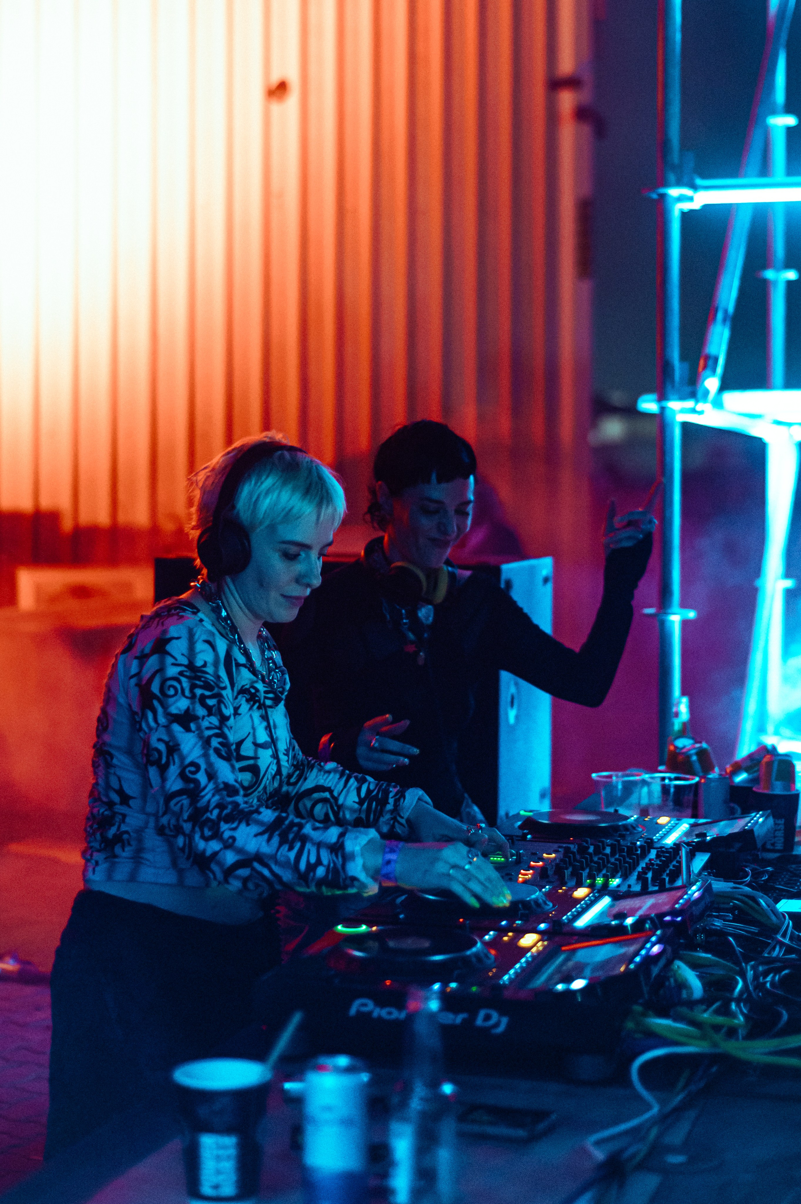 NIGHTLIFE. Versoluna