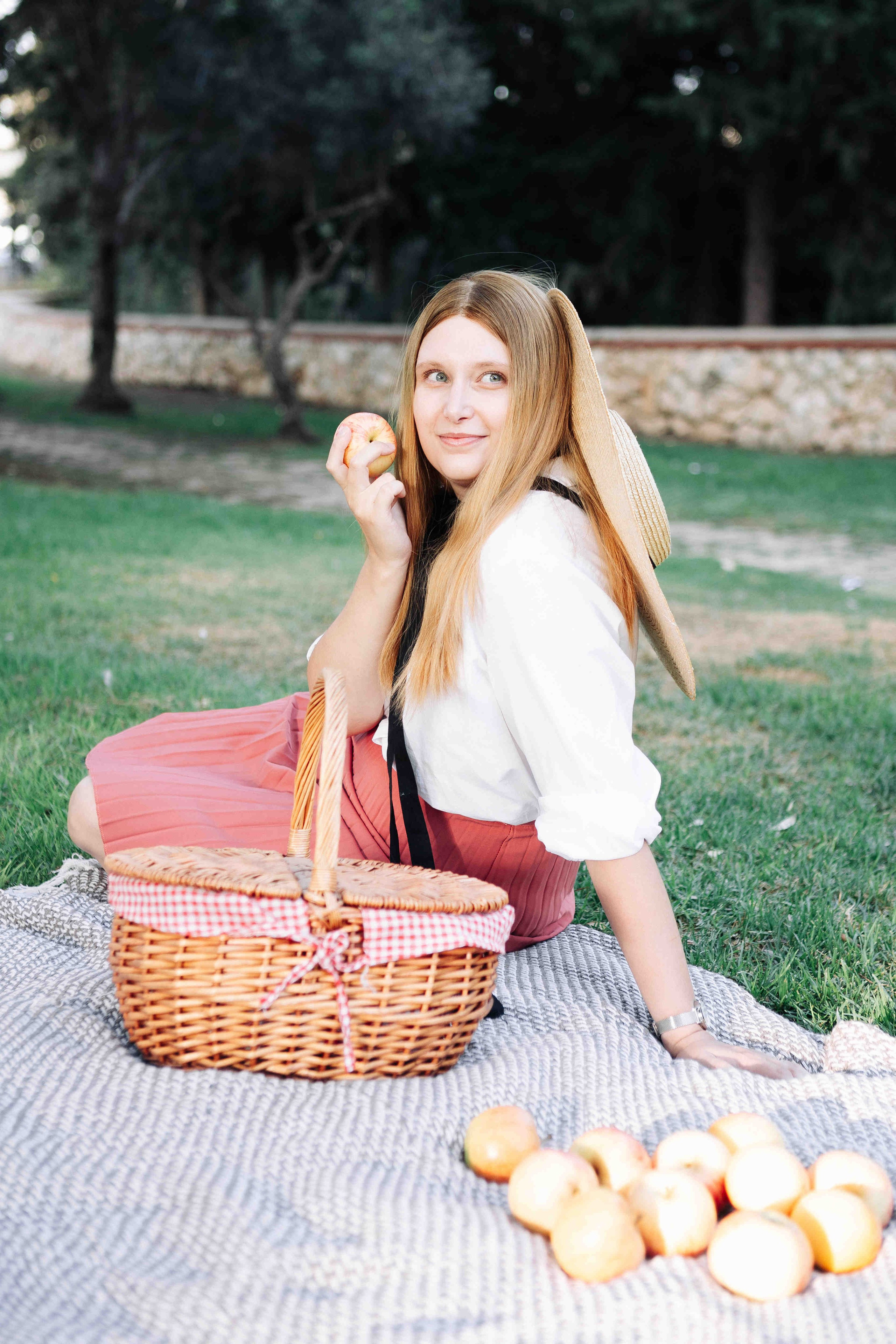 COZY PHOTO SESSION WITH A SWING. Https://shi-photo.com/