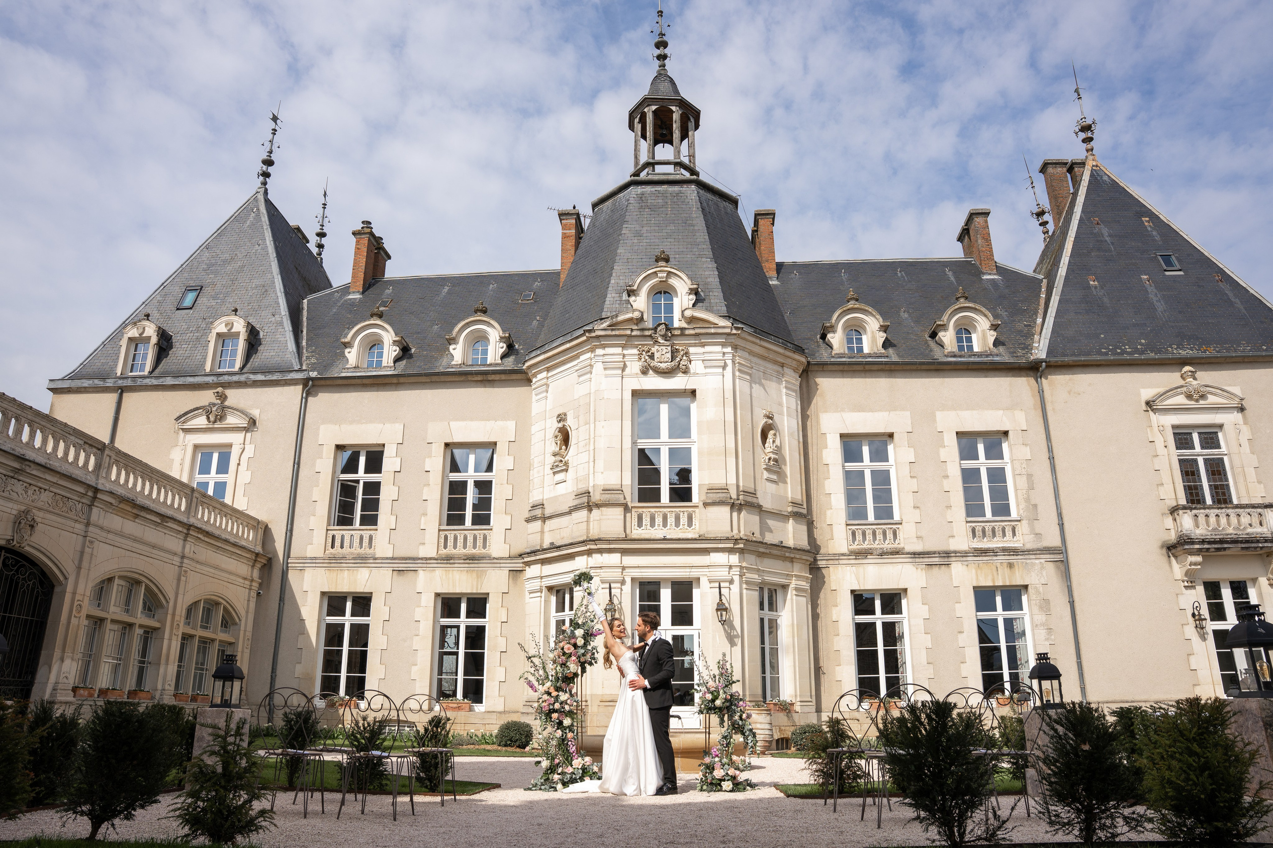 Chateau elopement inspiration. Wedding photographer in Paris Oksana Shum