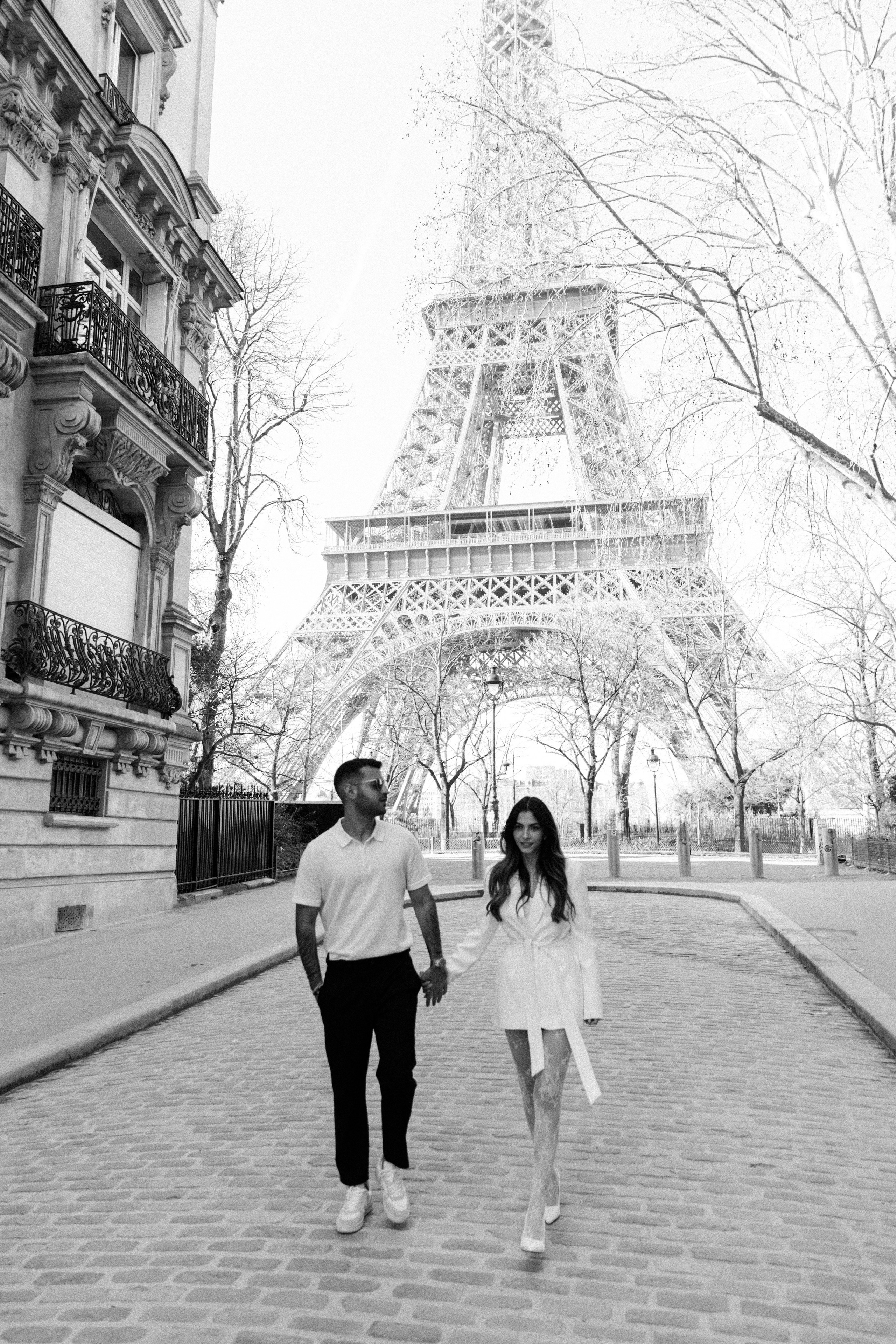 Pre-Wedding Couple Photo Walk in Paris | Engagement Photography. Paris Wedding Photographer