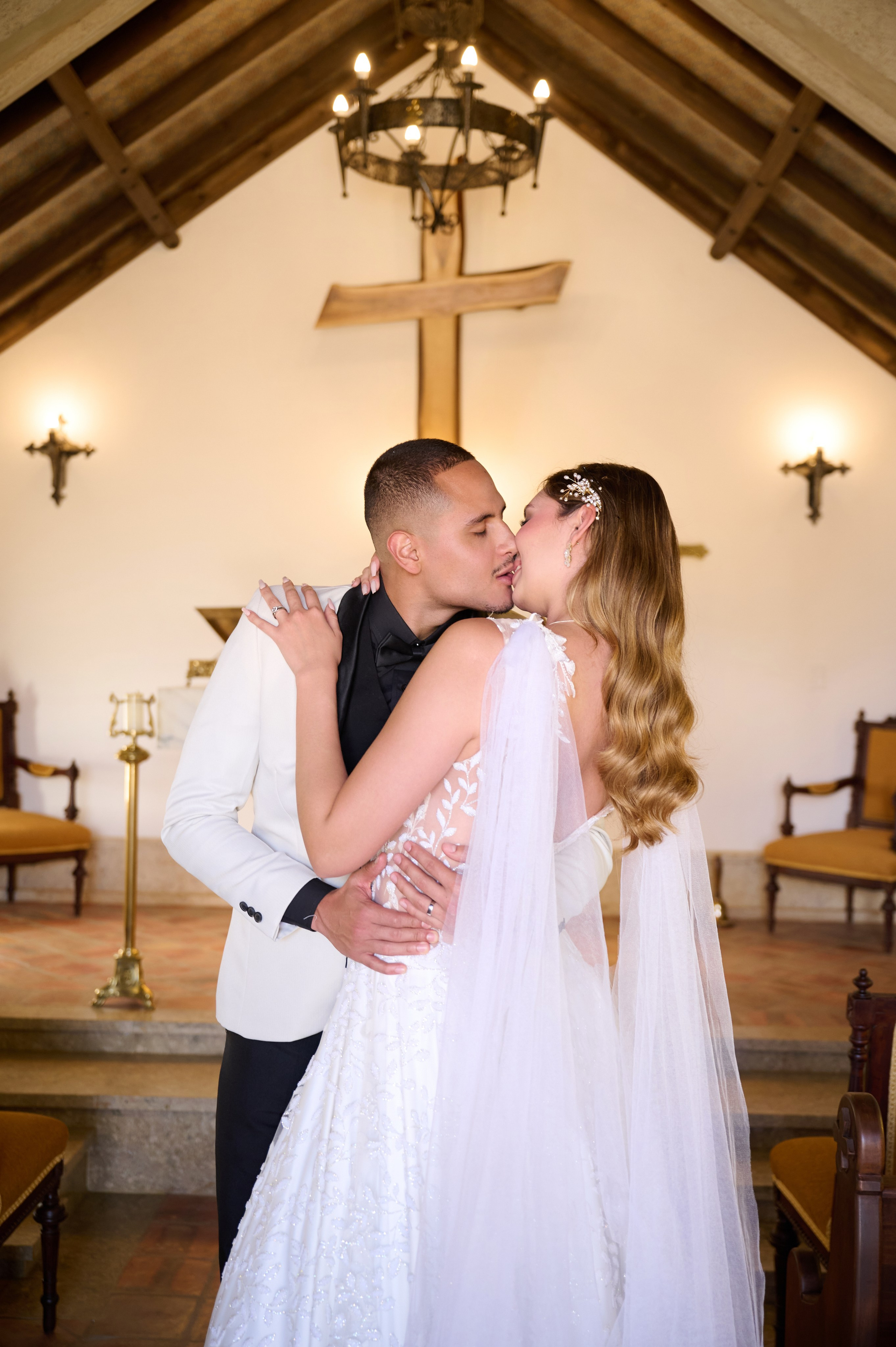 Fotografo en Colombia. Wedding Photography & Videography by ZZ Hendrick | Capturing Your Love Story in Colombia & USA
