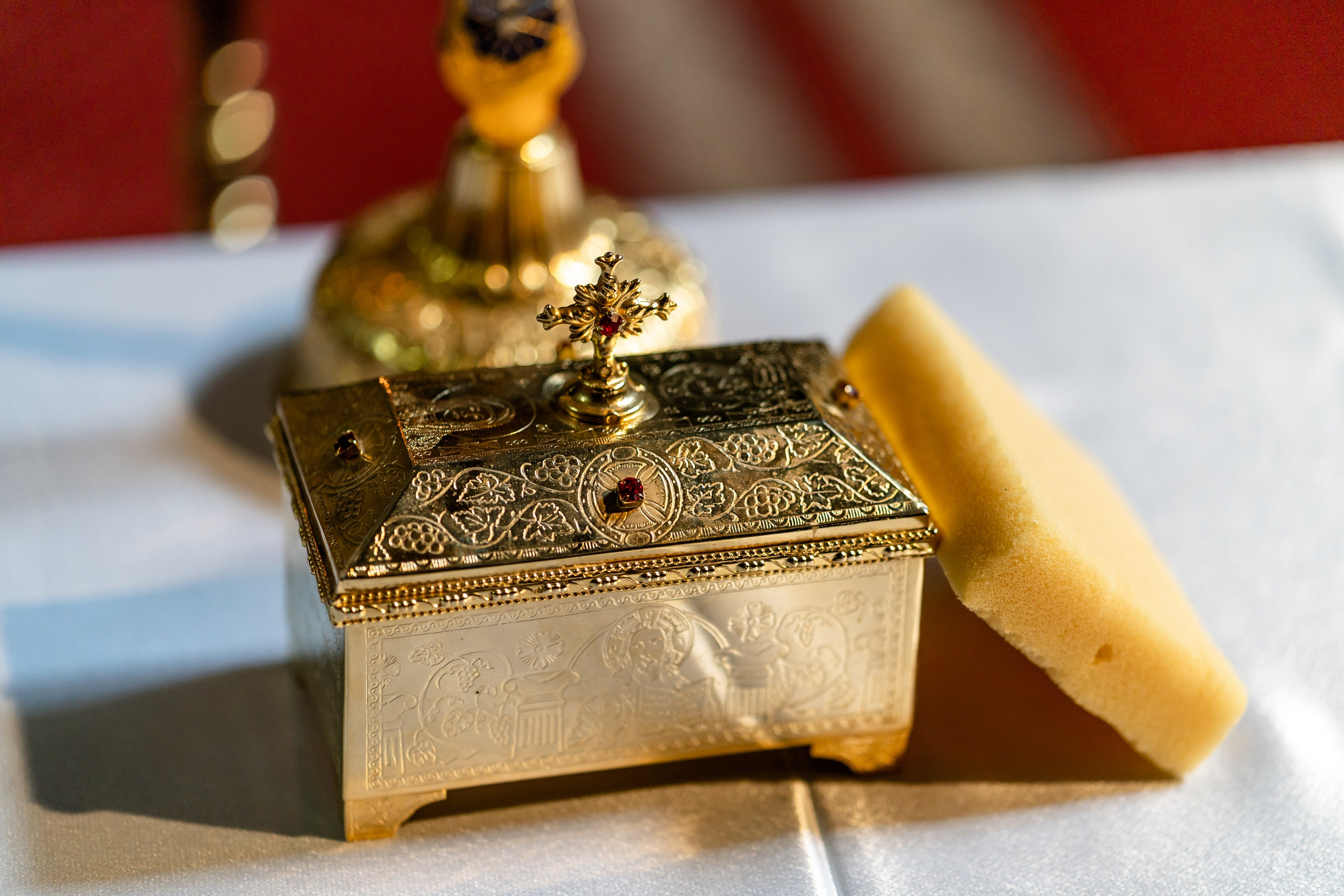 “Bebeluș botezat în biserică, ținut în brațe de nași”	•	“Detaliu cu lumânarea de botez decorată cu flori albe”	•	“Părinți emoționați alături de copilul lor la ceremonia de botez”	•	“Masa festivă de botez cu decor tematic și tort personalizat”	•	“Momentul în care preotul toarnă apă sfințită pe fruntea bebelușului”	“Bebeluș în rochie albă de botez, zâmbind în brațele mamei”	•	“Detaliu cu cruciulița de botez așezată pe o pernă de satin”	•	“Părinți și nași aprinzând lumânările în timpul ceremoniei de botez”	•	“Tort de botez decorat cu figurine tematice și numele copilului”	•	“Copil botezat dormind liniștit în pătuțul decorat festiv”	•	“Momentul în care preotul binecuvântează copilul în fața altarului”	•	“Invitați adunându-se în jurul mesei festive la petrecerea de botez”	•	“Bebeluș ținând în mână o jucărie personalizată primită la botez”	•	“Familie fericită pozând împreună după ceremonia de botez”	•	“Decor tematic cu baloane și flori la locația petrecerii de botez” fotograf Botoșani fotograf evenimente fotograf botez Alin Chirila fotograf alinofotostudio,- Preotul ținându-l pe micuțul Mathias Gabriel la botez, în biserica Înălțarea Domnului, Copălău  - Detalii de la botezul lui Mathias – lumânare, trusou și icoană  - Familia lui Mathias Gabriel alături de micuț, în ziua botezului  - Portret emoționant cu mama și bebelușul în brațe, în biserică,fotograf profesionist evenimente Botoșani, Iași, Suceava, Fălticeni, Bacău, Pașcani, Roman - AlinoFotoStudio by Alin Chirilă - servicii foto nuntă, botez, cununie, ședințe foto creative, albume personalizate, fotografii emoționante și calitative pentru cele mai importante momente din viață,fotograf nuntă Botoșani Alin Chirilă,  ședință foto botez Iași - AlinoFotoStudio,  servicii fotograf profesionist evenimente Suceava,  fotograf cununie civilă Fălticeni - Alin Chirilă,  album foto nuntă personalizat Bacău.“Bebeluș botezat în biserică, ținut în brațe de nași”	•	“Detaliu cu lumânarea de botez decorată cu flori albe”	•	“Părinți emoționați alături de copilul lor la ceremonia de botez”	•	“Masa festivă de botez cu decor tematic și tort personalizat”	•	“Momentul în care preotul toarnă apă sfințită pe fruntea bebelușului”	“Bebeluș în rochie albă de botez, zâmbind în brațele mamei”	•	“Detaliu cu cruciulița de botez așezată pe o pernă de satin”	•	“Părinți și nași aprinzând lumânările în timpul ceremoniei de botez”	•	“Tort de botez decorat cu figurine tematice și numele copilului”	•	“Copil botezat dormind liniștit în pătuțul decorat festiv”	•	“Momentul în care preotul binecuvântează copilul în fața altarului”	•	“Invitați adunându-se în jurul mesei festive la petrecerea de botez”	•	“Bebeluș ținând în mână o jucărie personalizată primită la botez”	•	“Familie fericită pozând împreună după ceremonia de botez”	•	“Decor tematic cu baloane și flori la locația petrecerii de botez” fotograf Botoșani fotograf evenimente fotograf botez Alin Chirila fotograf alinofotostudio.fotograf botez Amelis Maria, fotografie botez Botoșani, fotograf Alin Chirilă, amintiri botez, fotografii botez, botez Amelis Maria, fotograf copii, fotografie botez în Botoșani,