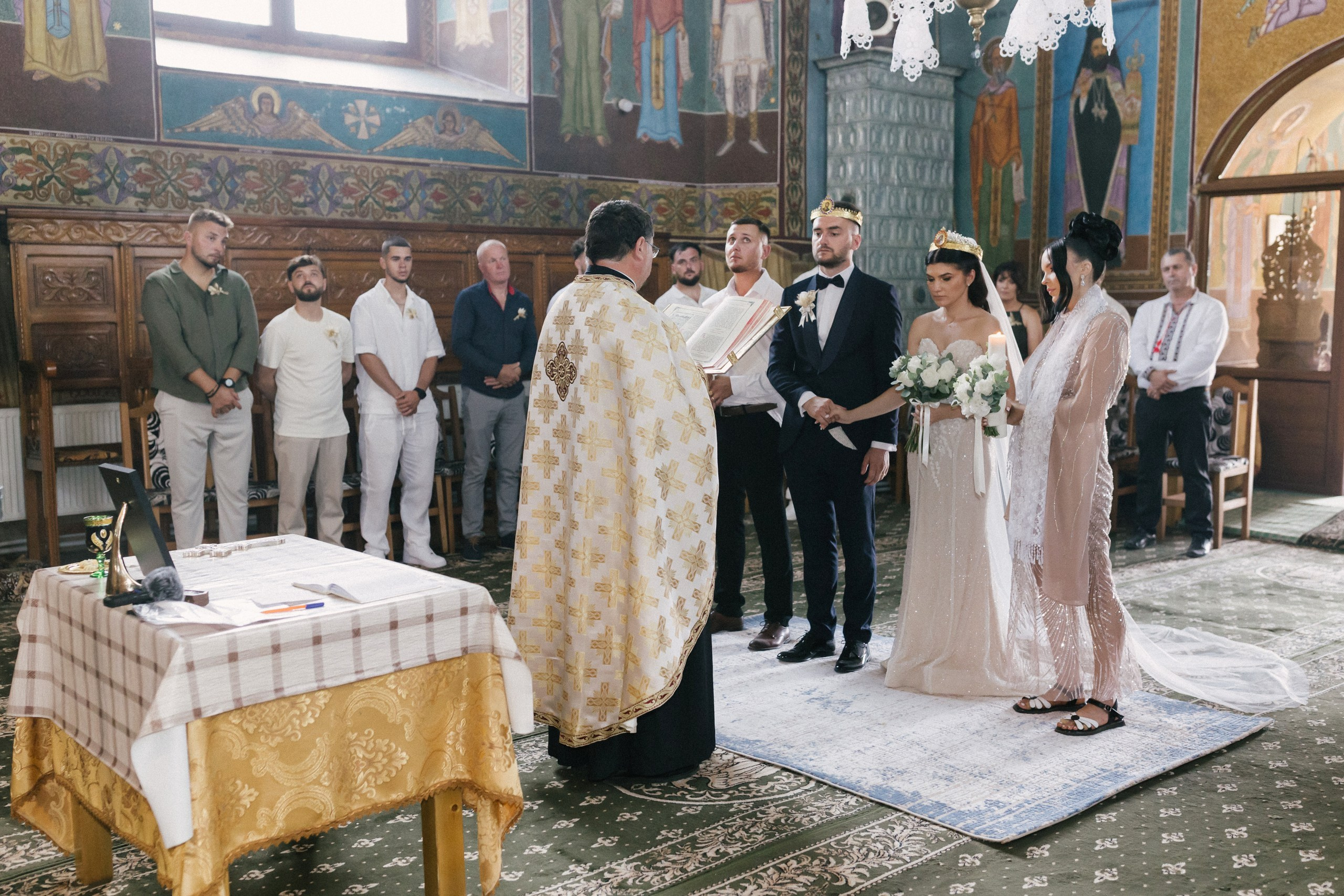 1. Mireasa Adriana în timpul pregătirilor de nuntă în Tudora Botoșani2. Costumul mirelui Ionuț fotografiat artistic în ziua nunții3. Prietenii mirelui la tradițiile de nuntă în Tudora4. Bărbieritul mirelui în cadrul obiceiurilor tradiționale de nuntă5. Fotografii de familie la biserică în ziua nunții6. Portret de familie cu mirii și copilul lor la nunta din Botoșani7. Primul dans al mirilor la Mariage Dor Baisa Botoșani8. Decor elegant de nuntă la Mariage Dor Baisa9. Emoții și tradiții la nunta din Tudora județul Botoșani10. Fotograf profesionist de nuntă în Botoșani surprinzând momente autentice - otograf-nunta-botosanifotograf-evenimente-botosanifotograf-profesionist-botosanifotograf-nunta-tudoranunta-tudora-botosanisedinta-foto-nunta-botosanipoze-nunta-botosanifotografii-nunta-tudorafotograf-cununie-religioasa-botosanibiserica-sfintii-imparati-constantin-si-elena-tudoramariage-dor-baisa-botosanirestaurant-nunta-botosanidansul-mirilor-mariage-dorpregatiri-mire-botosanipregatiri-mireasa-botosanitraditii-nunta-moldovaobiceiuri-nunta-tudorafotograf-familie-nunta-botosaniportret-miri-botosanigalerie-foto-nunta-botosanialbum-foto-nunta-botosaninunta-eleganta-botosaninunta-cu-traditii-botosanifotograf-premium-nunta-botosaniservicii-foto-video-botosanipoveste-de-nunta-botosanifotograf-documentar-nuntafotograf-natural-emotionalmiri-ionut-si-adriananunta-autentica-tudora -otograf-nunta-botosanifotograf-nunta-tudoranunta-tudora-botosanifotograf-evenimente-botosanifotograf-profesionist-botosaniservicii-foto-video-botosanigalerie-foto-nunta-botosanialbum-foto-nunta-botosani - nunta-autentica-botosaninunta-cu-traditii-botosanipoveste-de-nunta-botosanifotografii-emotionante-nuntamomente-autentice-nuntafotografie-documentara-nuntafotograf-natural-nunta- pregatiri-miri-tudorabiserica-tudora-botosanicununie-religioasa-tudoramariage-dor-baisa-botosanipetrecere-nunta-botosanivalsul-mirilor-botosani - alino-foto-studio-botosaniionut-si-adriana-nunta-tudorafotograf-alin-chirila-botosani