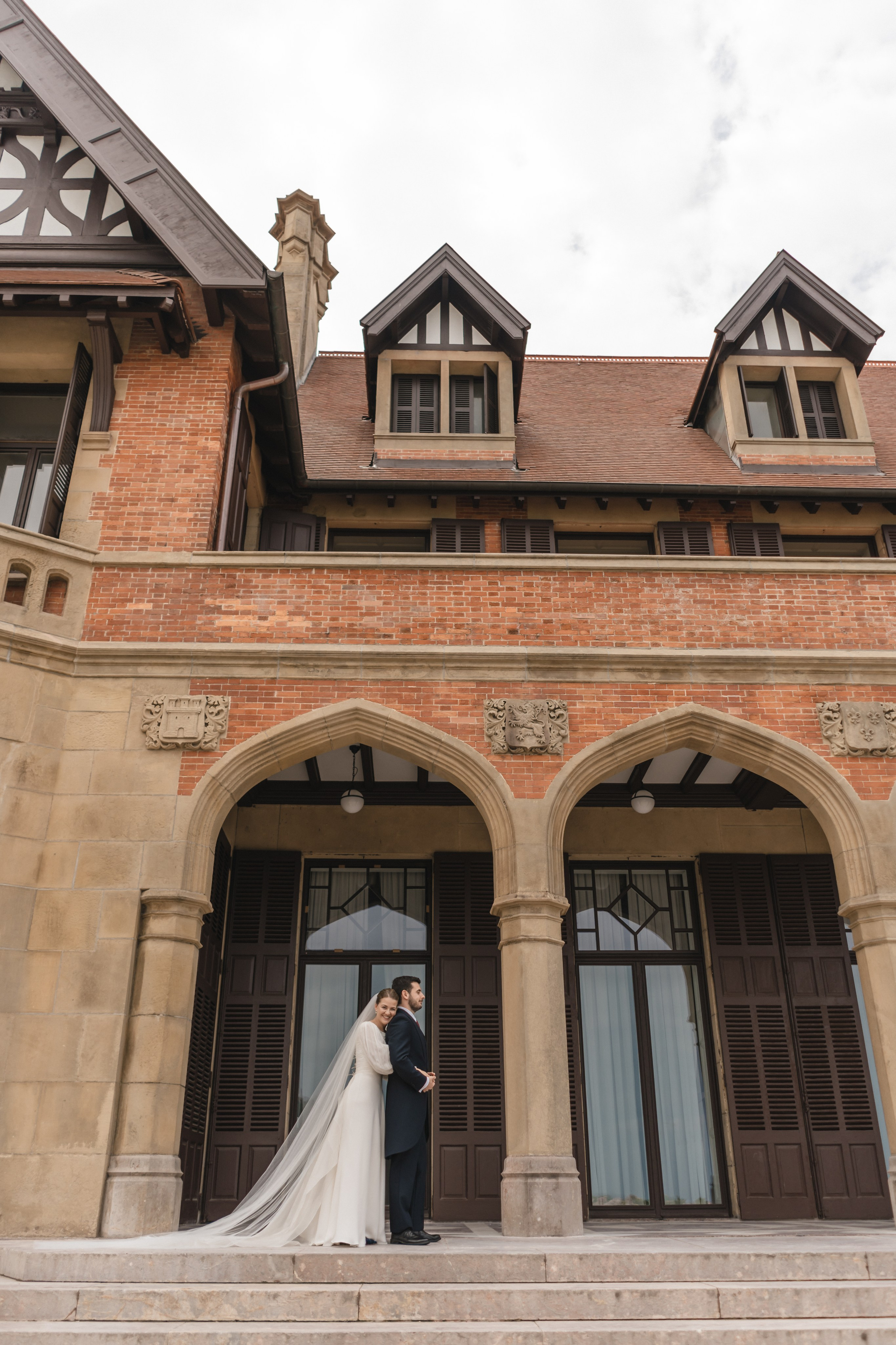 Elegancia y alegría familiar. Boda de Andrés y Lucía en San Sebastián. Holigood foto y video reportaje de bodas en San Sebastián y Europa