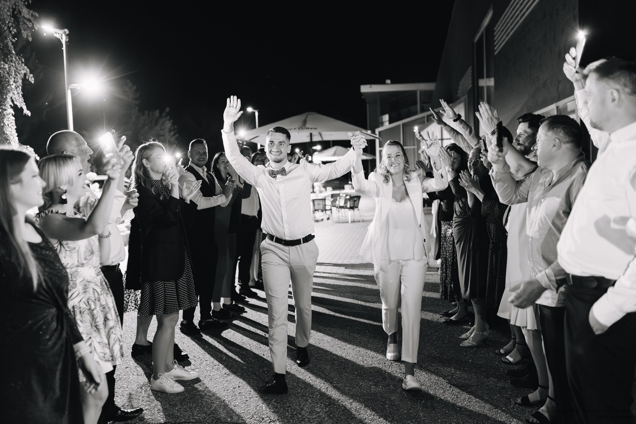 Vestuvinė fotosesija Kaune, Vienybės aikštėje, prie Lietuvos banko