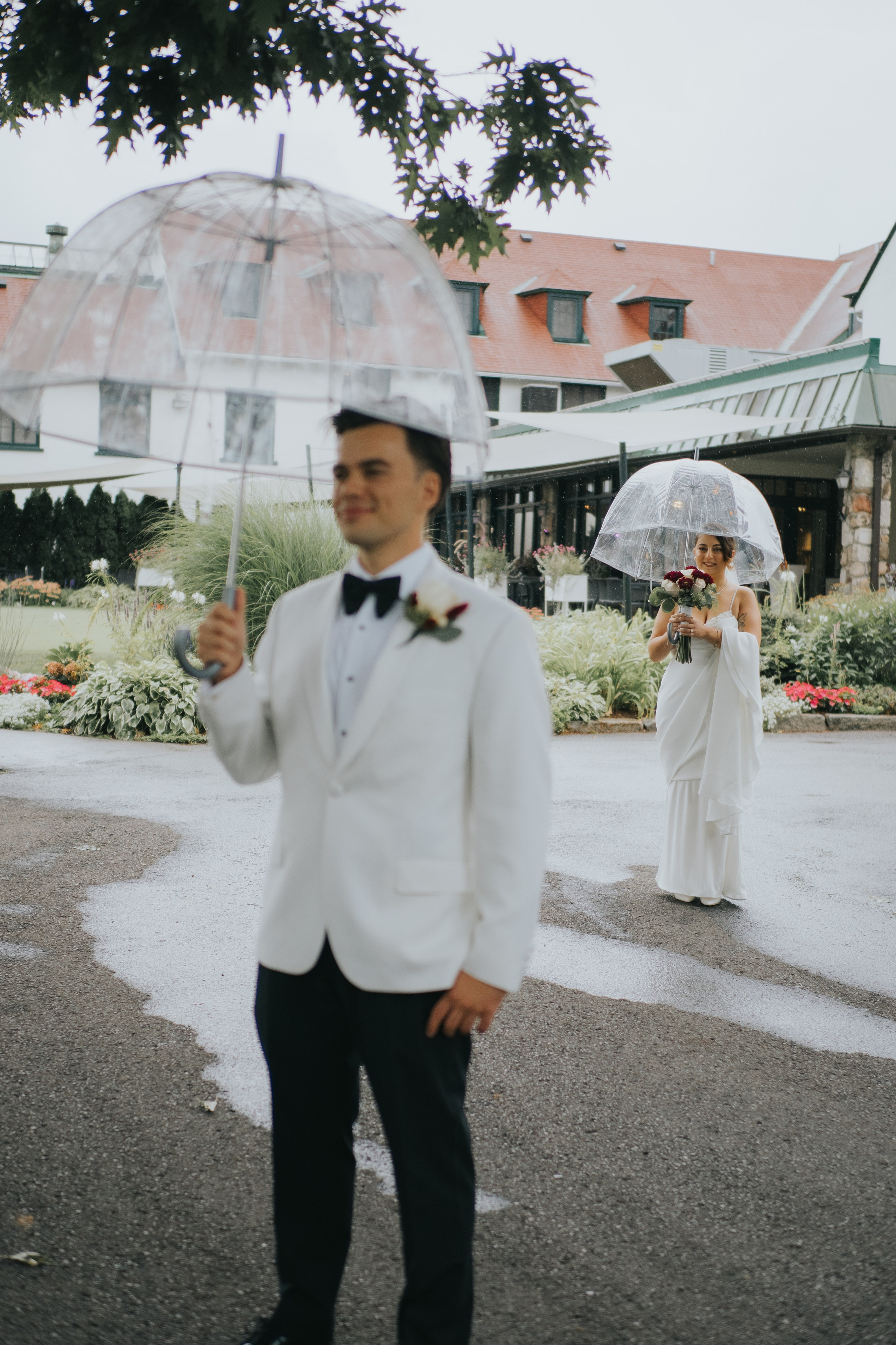 Wedding of Cassandra and Loïc in Beaconsfield, Montreal. Wedding and Family Photography Montreal Muriel Oe Photo