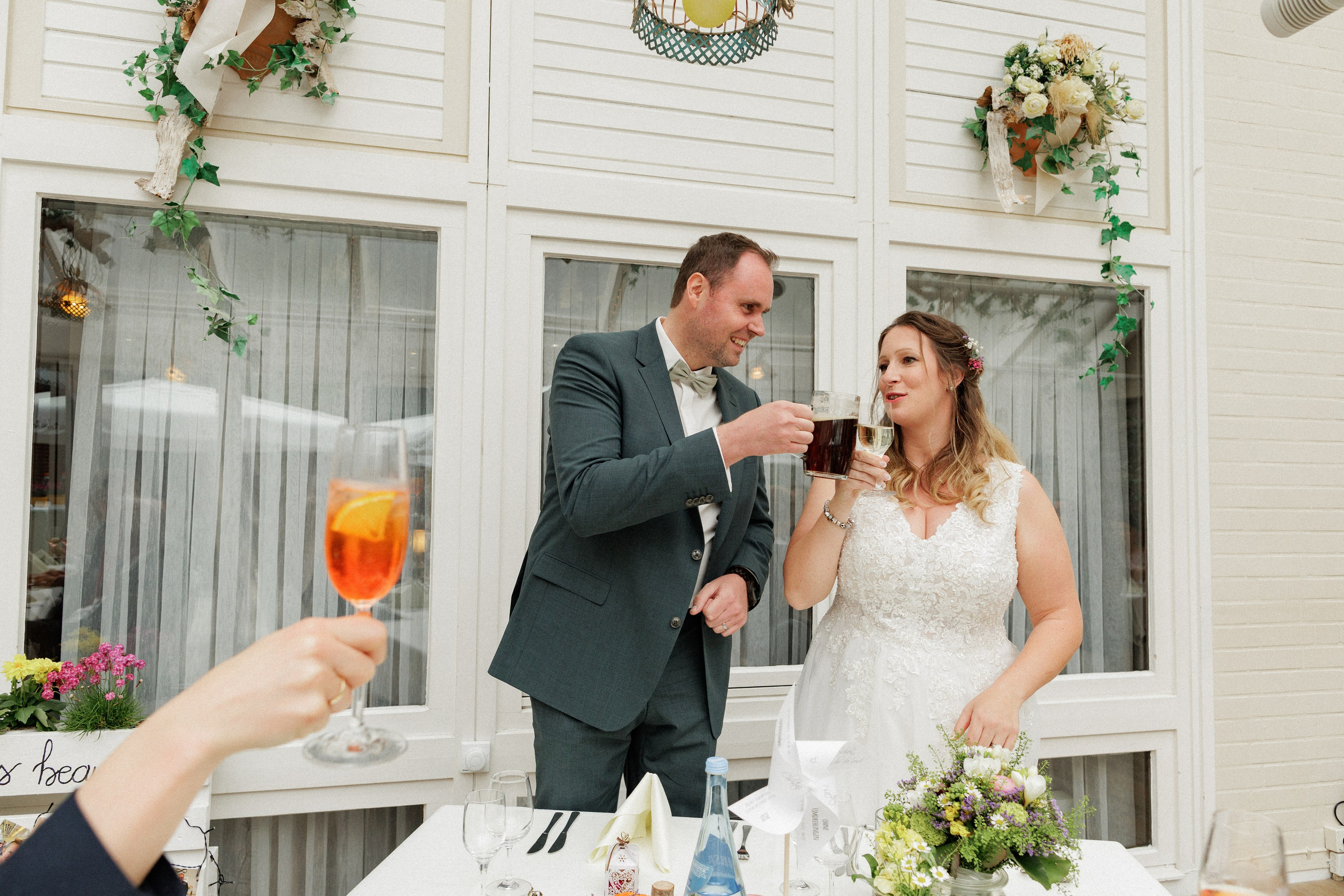 Hochzeitsfotografie an der Windmühle Eyendorf | Historische Romantik in Niedersachsen. Hochzeitsfotograf und Hochzeitsvideograf aus Hamburg | Roka21Film
