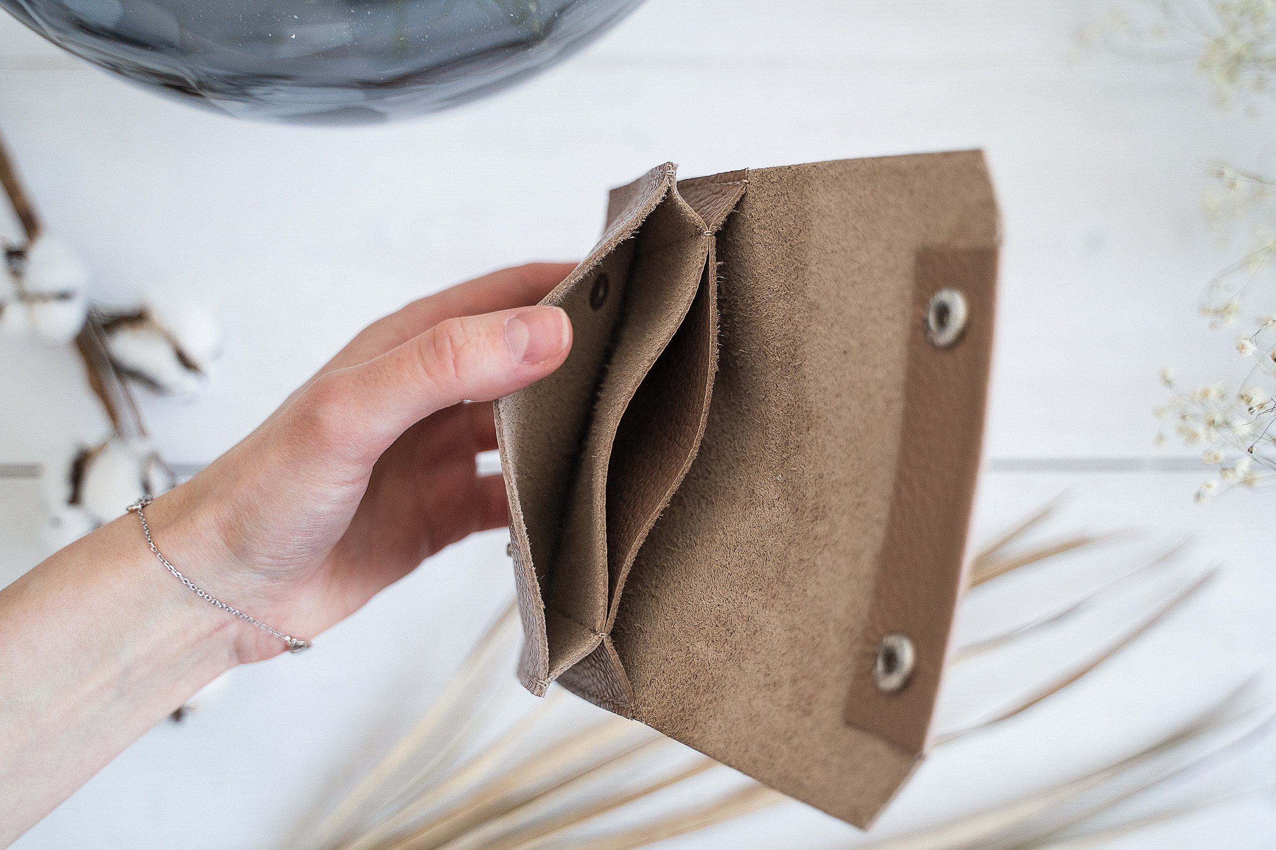 Photo shoot for leather goods shop. Your photographer in Madeira