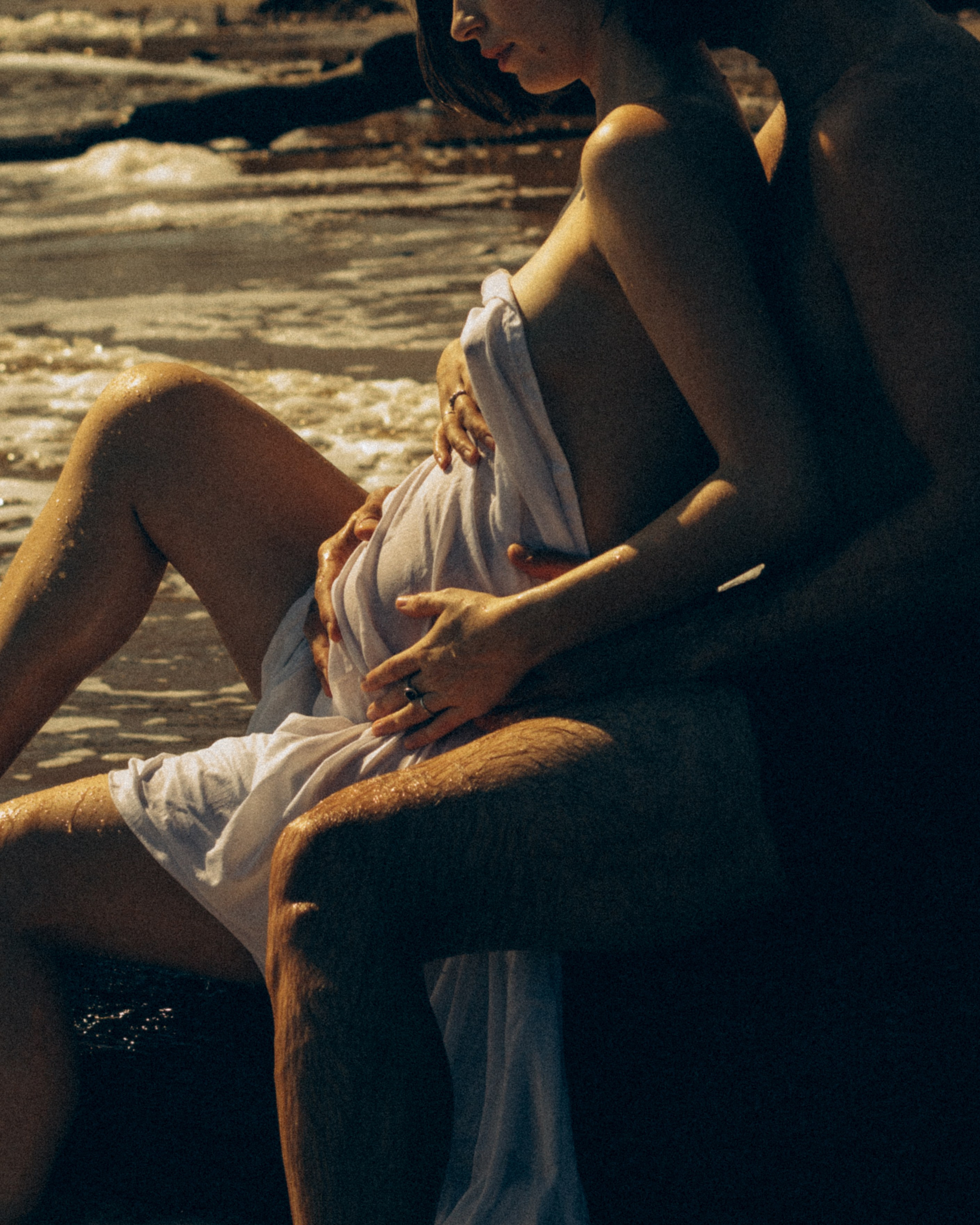 Maternity photoshoot at the beach. Portrait and couples photographer in Florida, Valeriia Honcharova