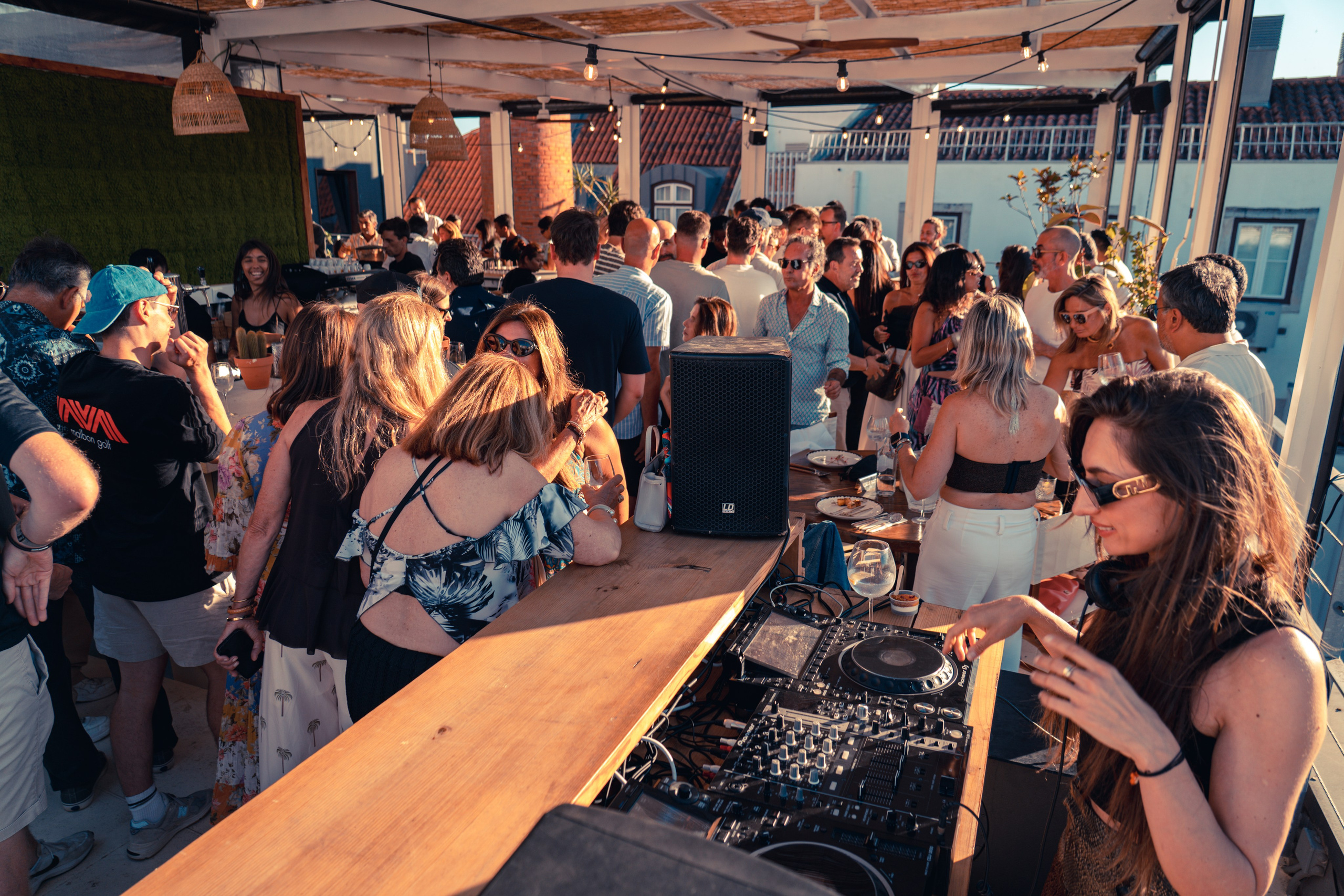 SELINA HOSTELS. REC21Films audiovisuals productions