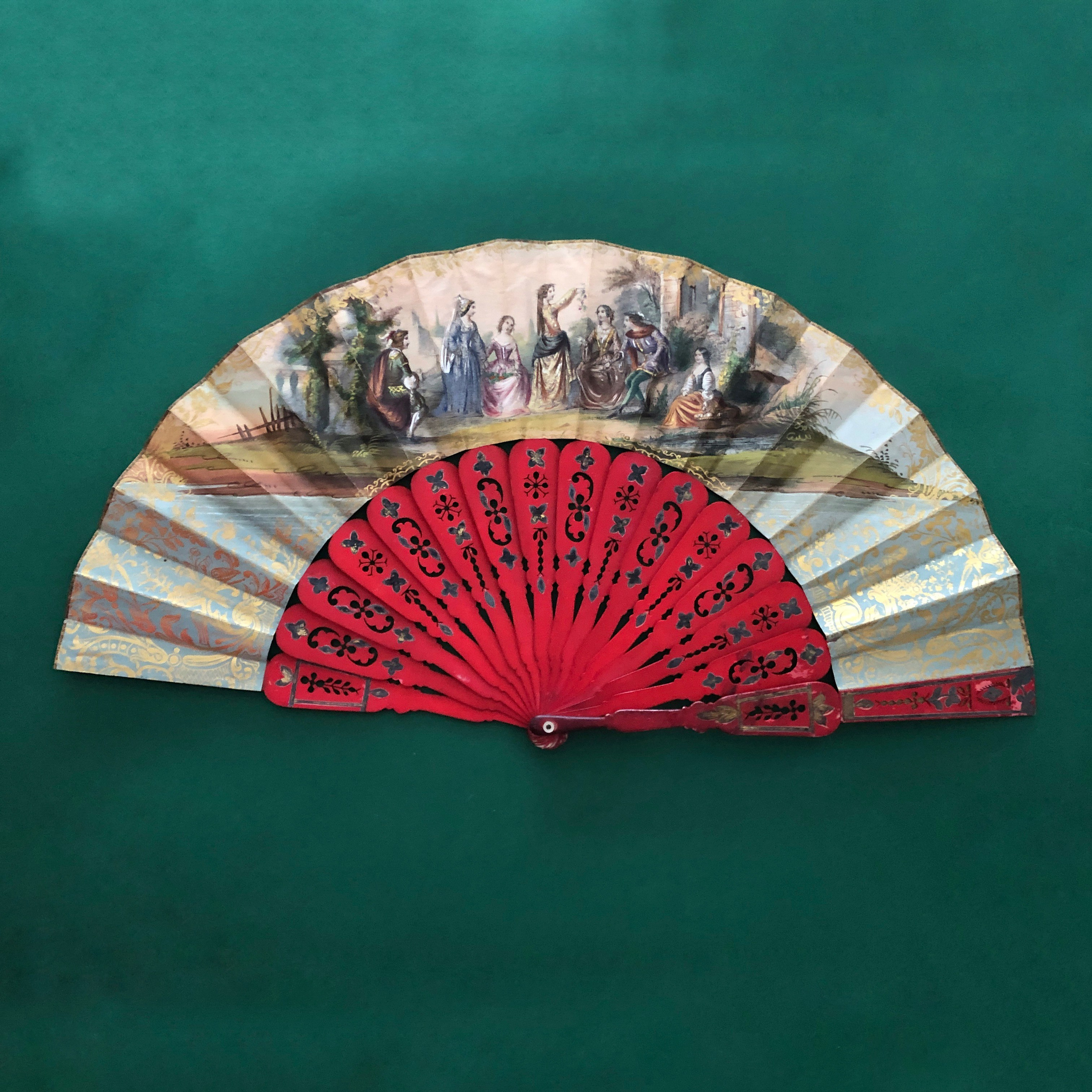 Antique fan with lithography. Современнные и актикварные украшения в Барселоне, Москве и Санкт-Петербурге