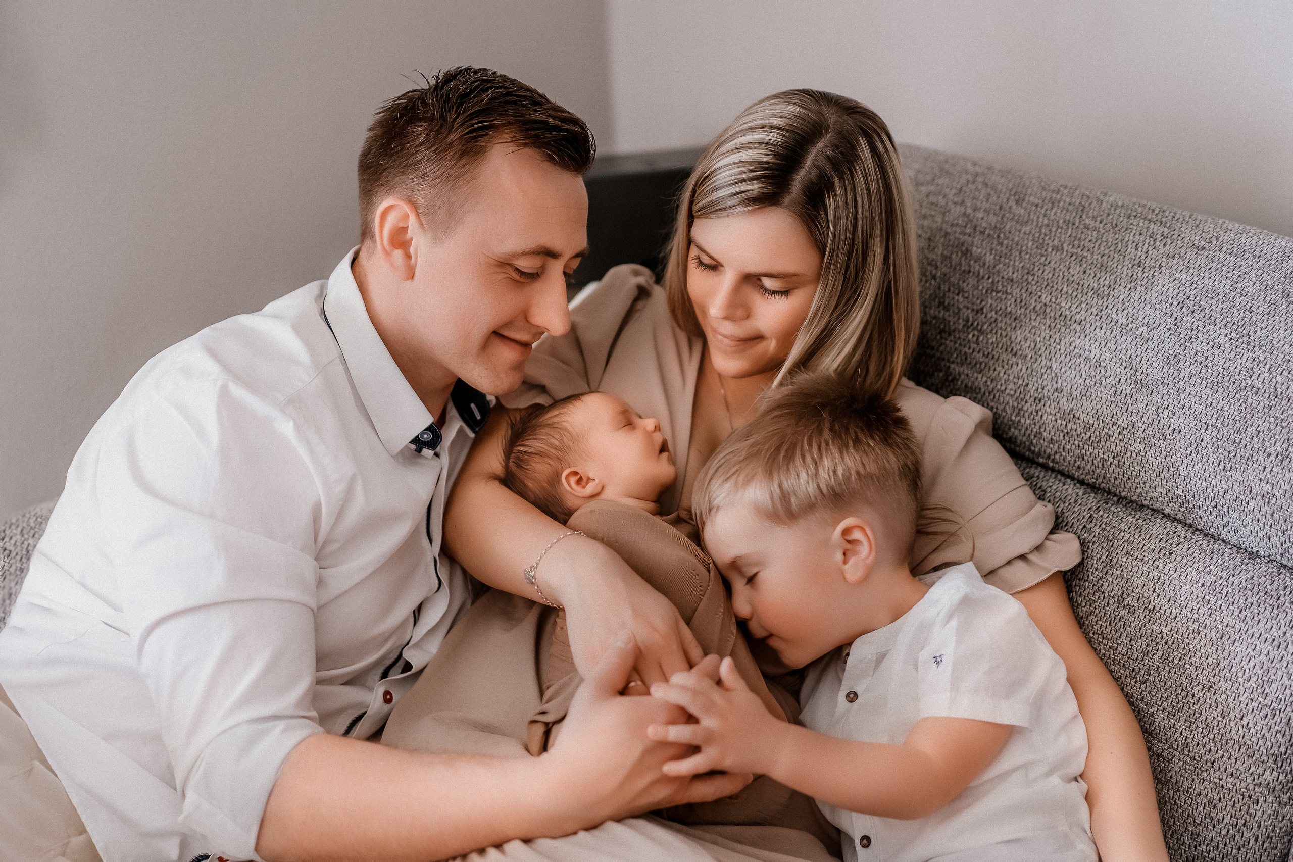 Homestory,  Newbornhomestory, Newborrn zu Hause, Fotoshoting mit Baby zu Hause, Fotografie Gründau 