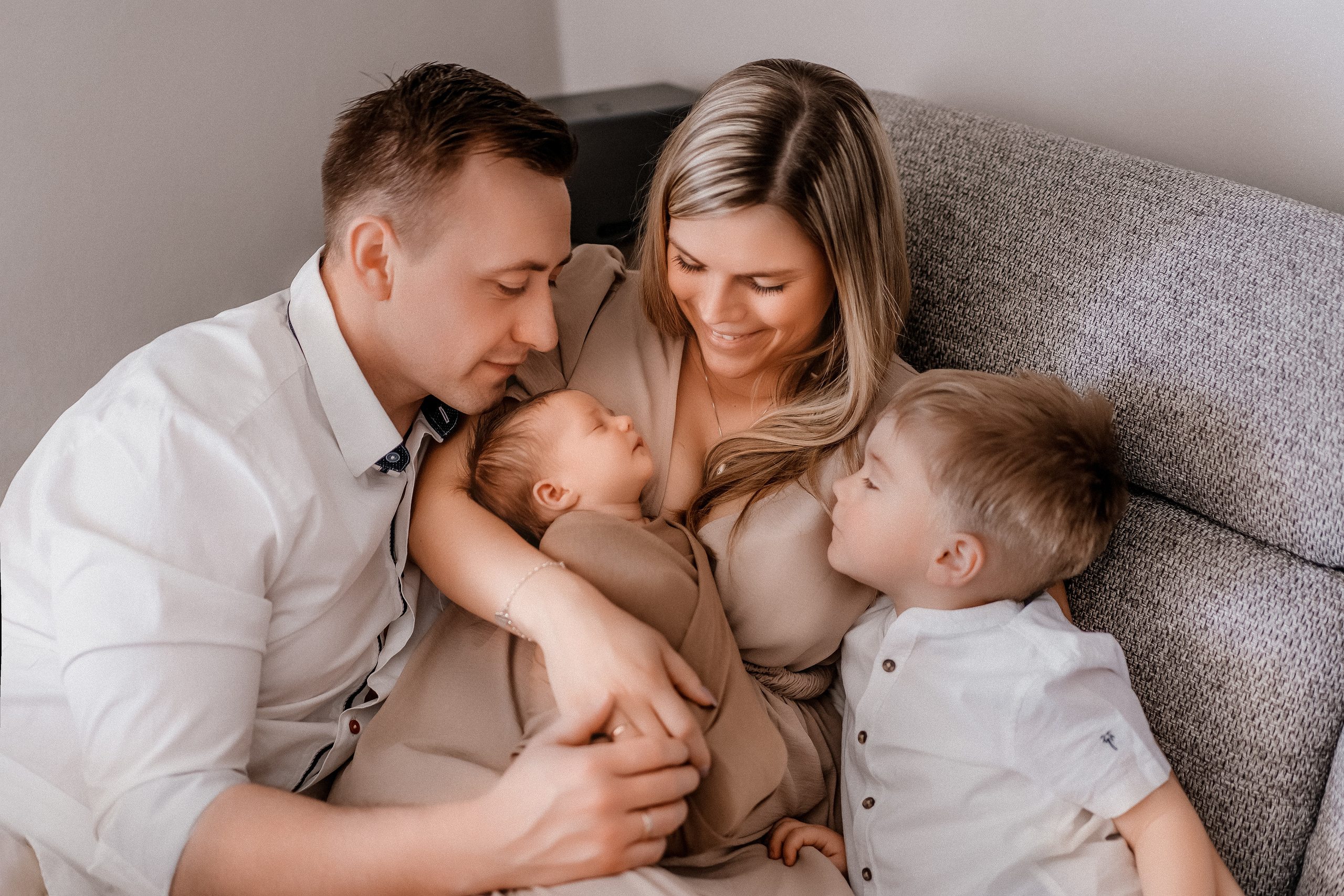 Homestory,  Newbornhomestory, Newborrn zu Hause, Fotoshoting mit Baby zu Hause, Fotografie Gründau 