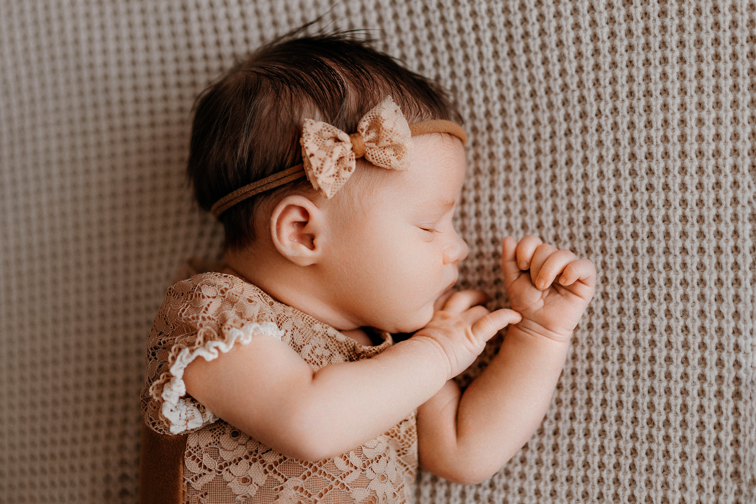 Homestory,  Newbornhomestory, Newborrn zu Hause, Fotoshoting mit Baby zu Hause, Fotografie Gründau 
