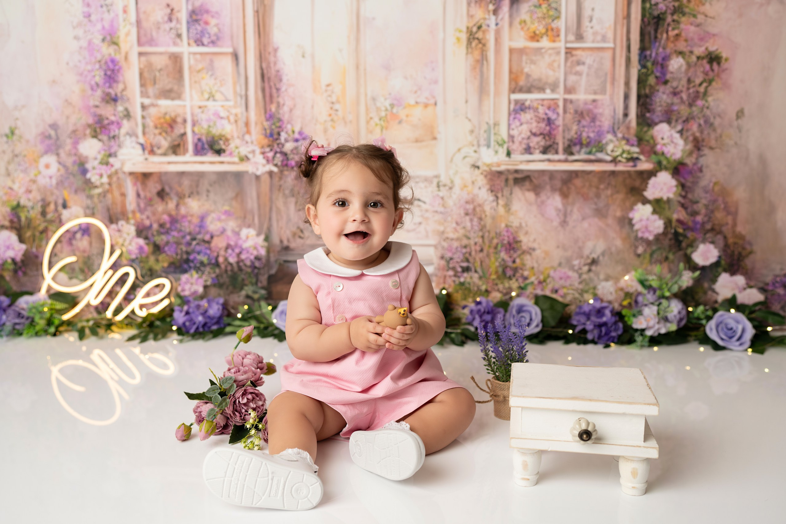 CAKE SMASH PHOTOGRAPHY. Newborn, Sitter and Cake Smash Photographer in Doha, Qatar