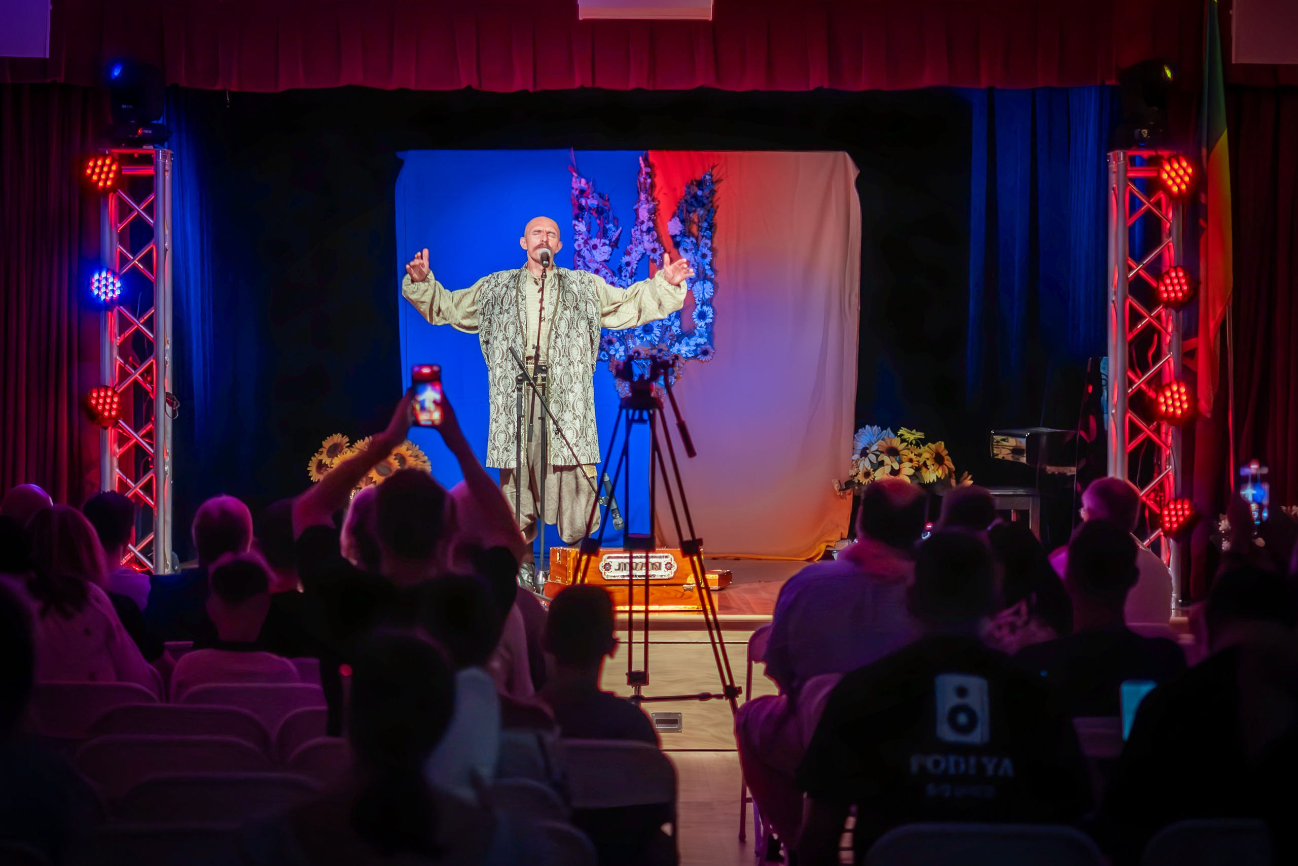 KOZAK SIROMAHA. Reportage concert portrait photography in the San Francisco Bay Area