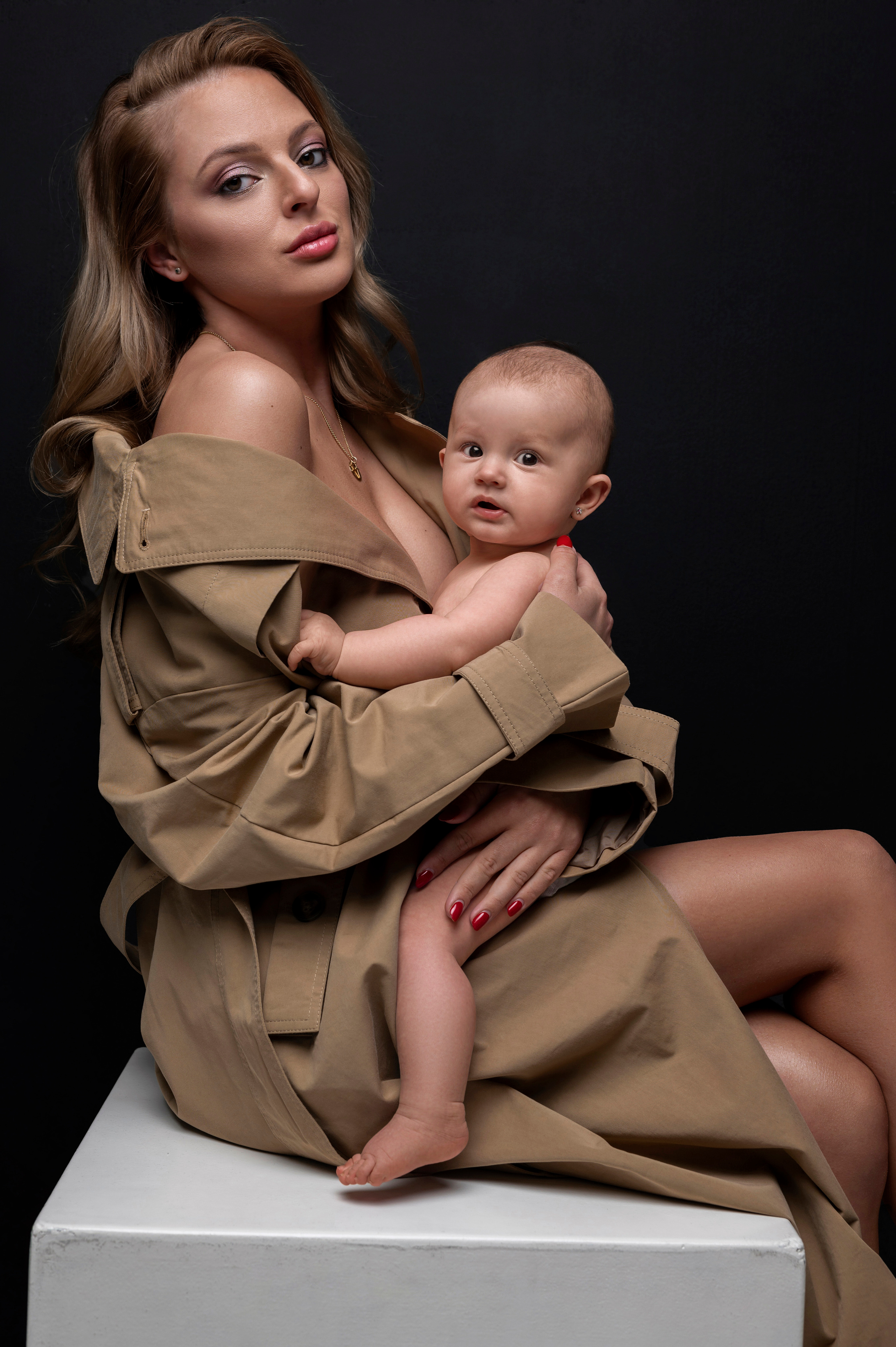 Sabína & Tiana. Krása tehotenstva v objektíve — Maria Milosovic, tehotenská fotografka