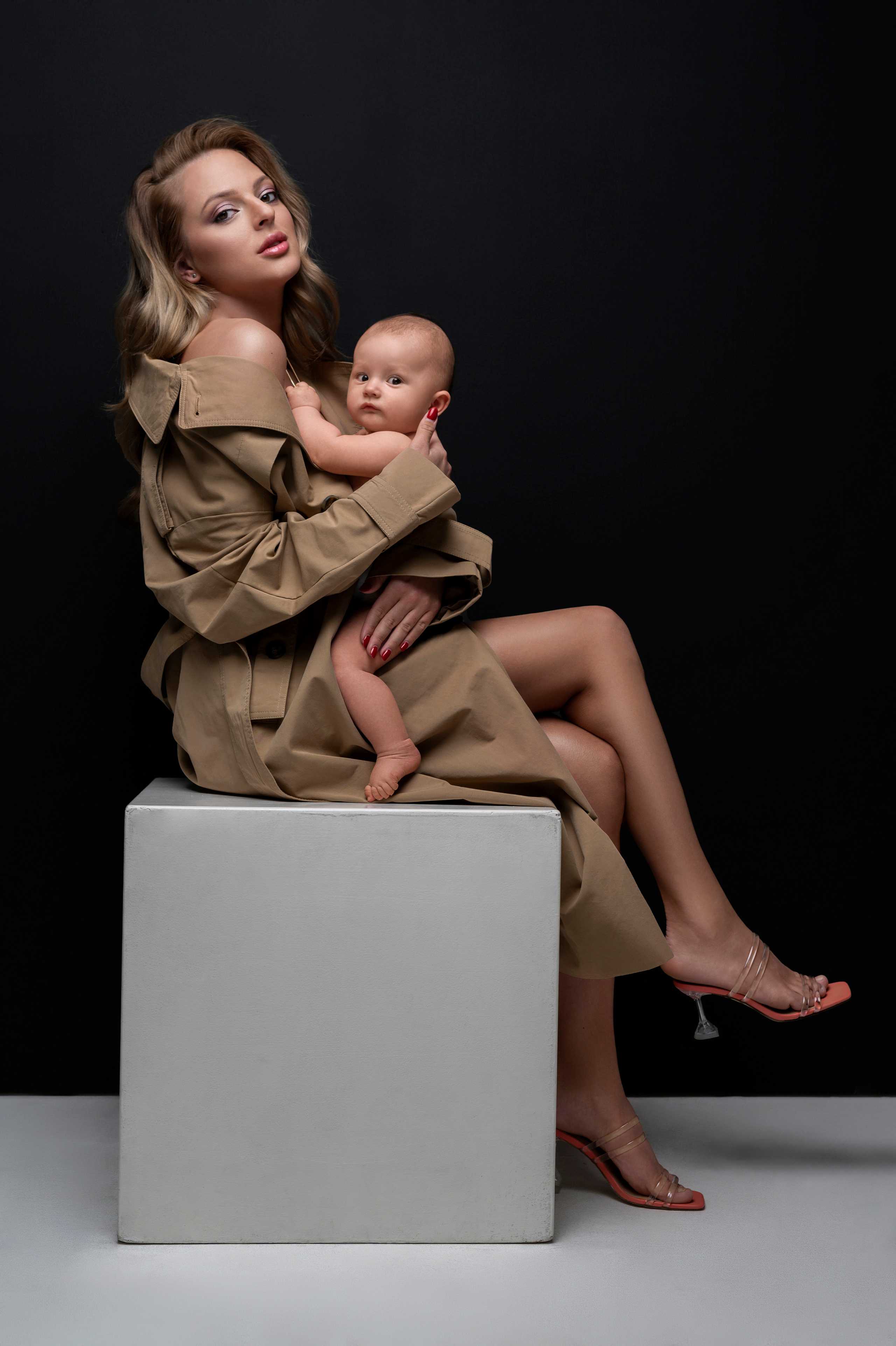 Sabína & Tiana. Krása tehotenstva v objektíve — Maria Milosovic, tehotenská fotografka