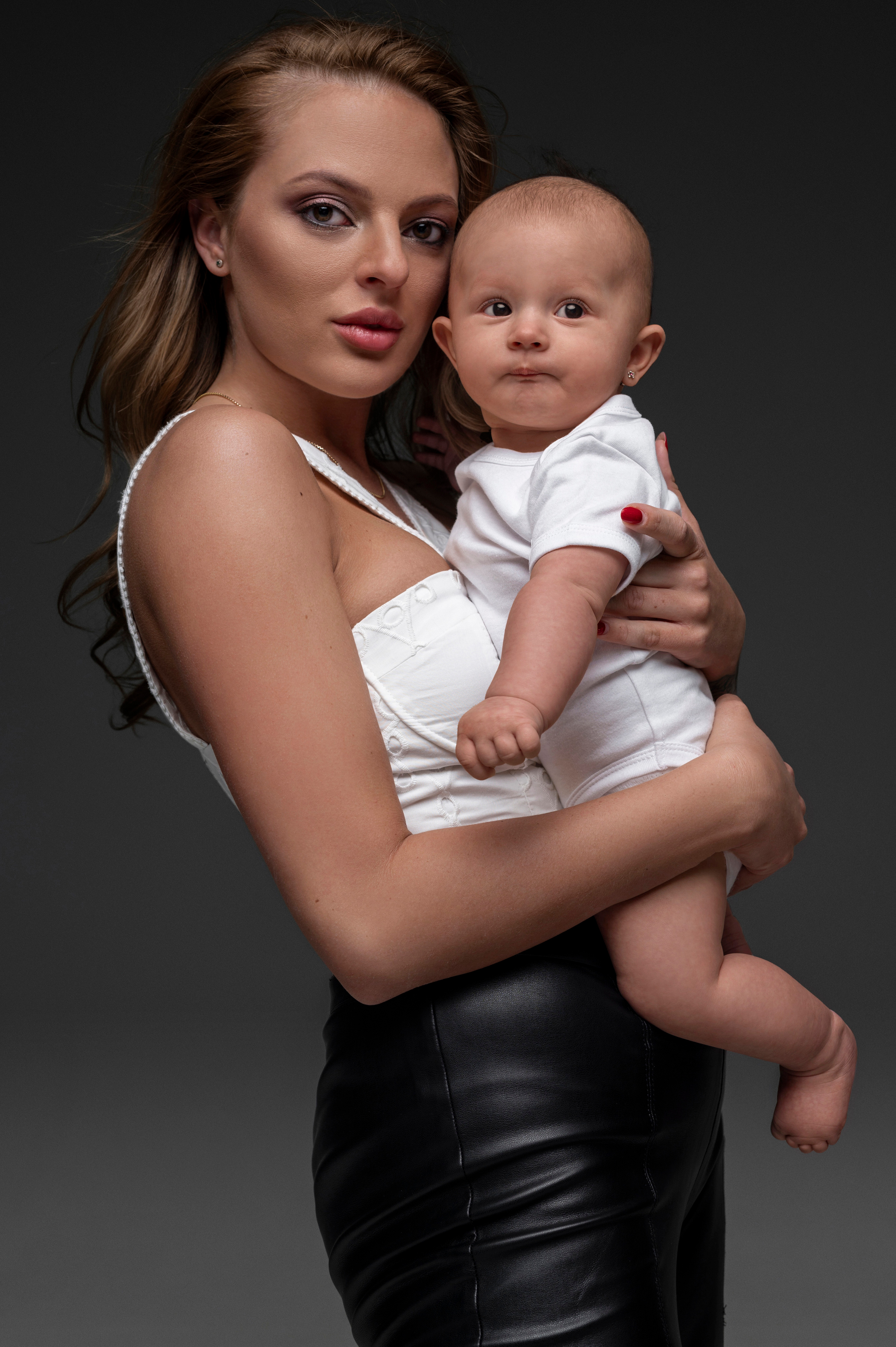 Sabína & Tiana. Krása tehotenstva v objektíve — Maria Milosovic, tehotenská fotografka