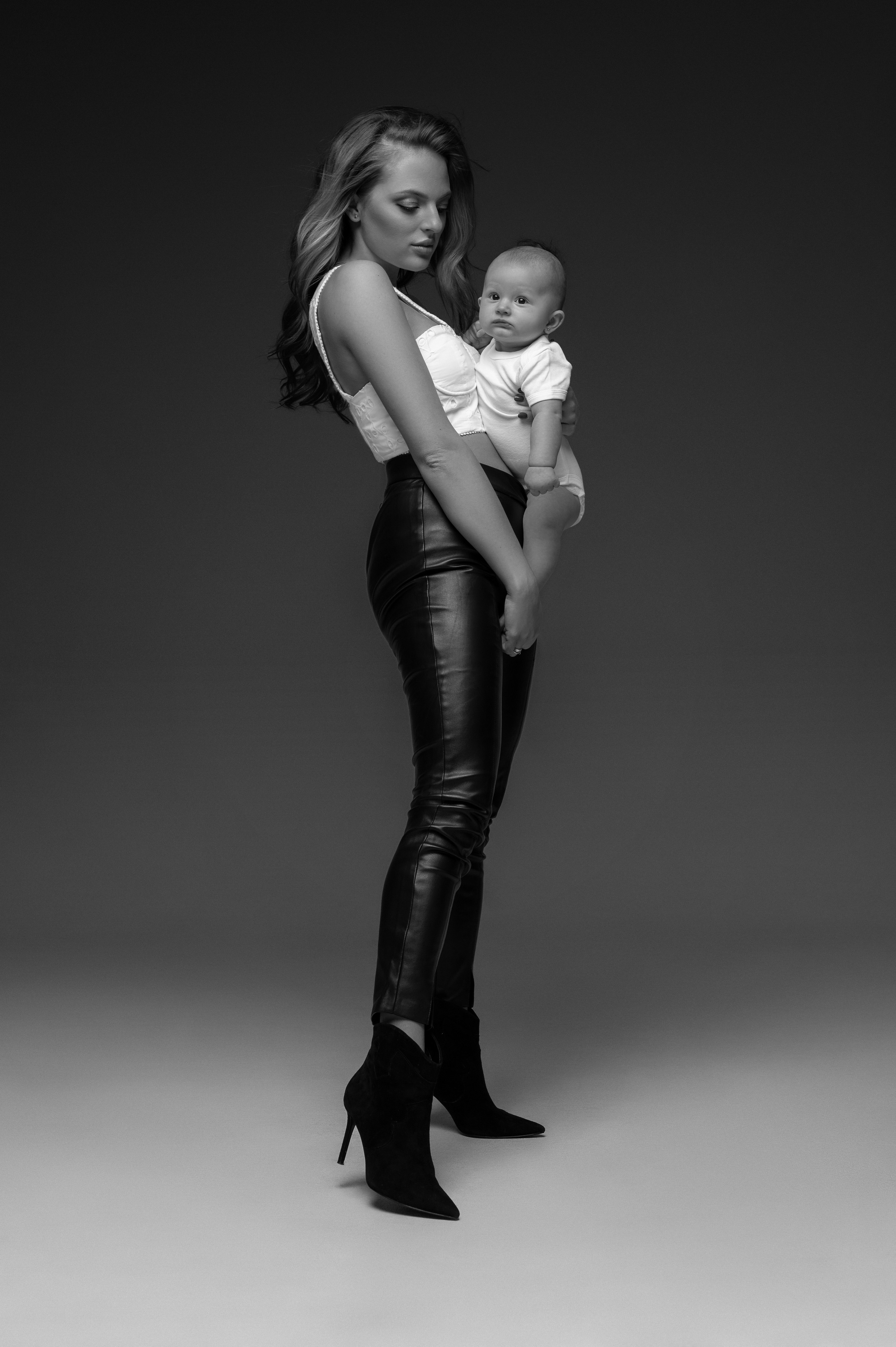 Sabína & Tiana. Krása tehotenstva v objektíve — Maria Milosovic, tehotenská fotografka