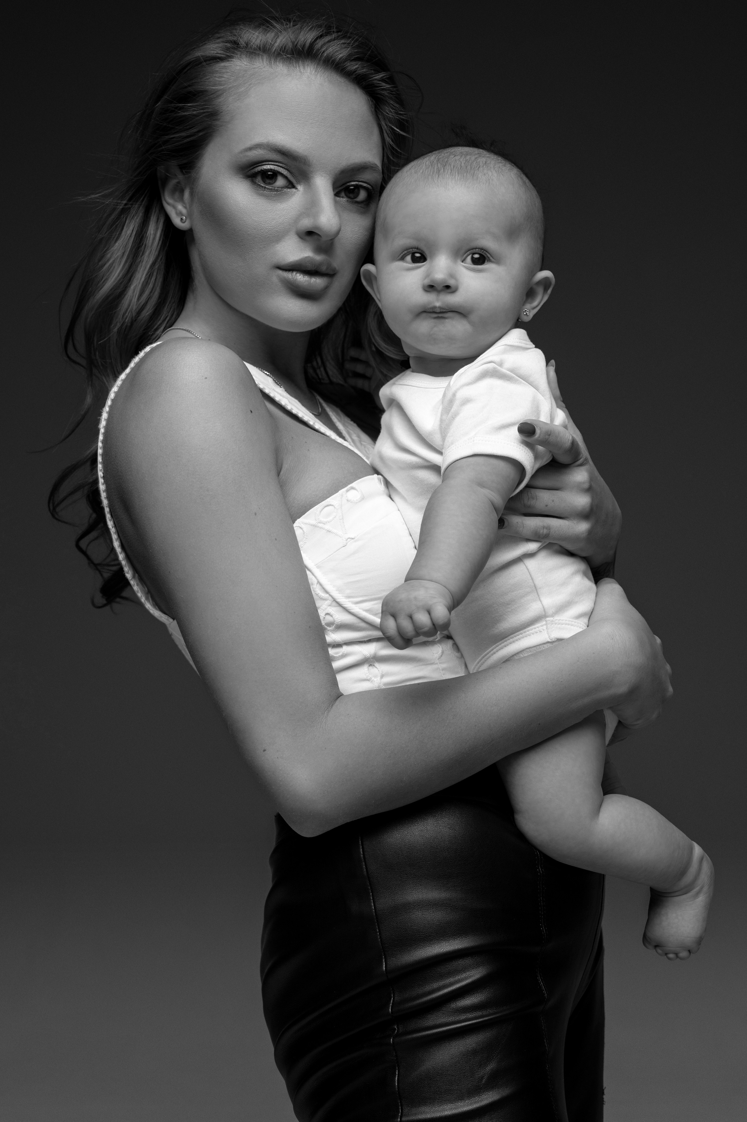 Sabína & Tiana. Krása tehotenstva v objektíve — Maria Milosovic, tehotenská fotografka