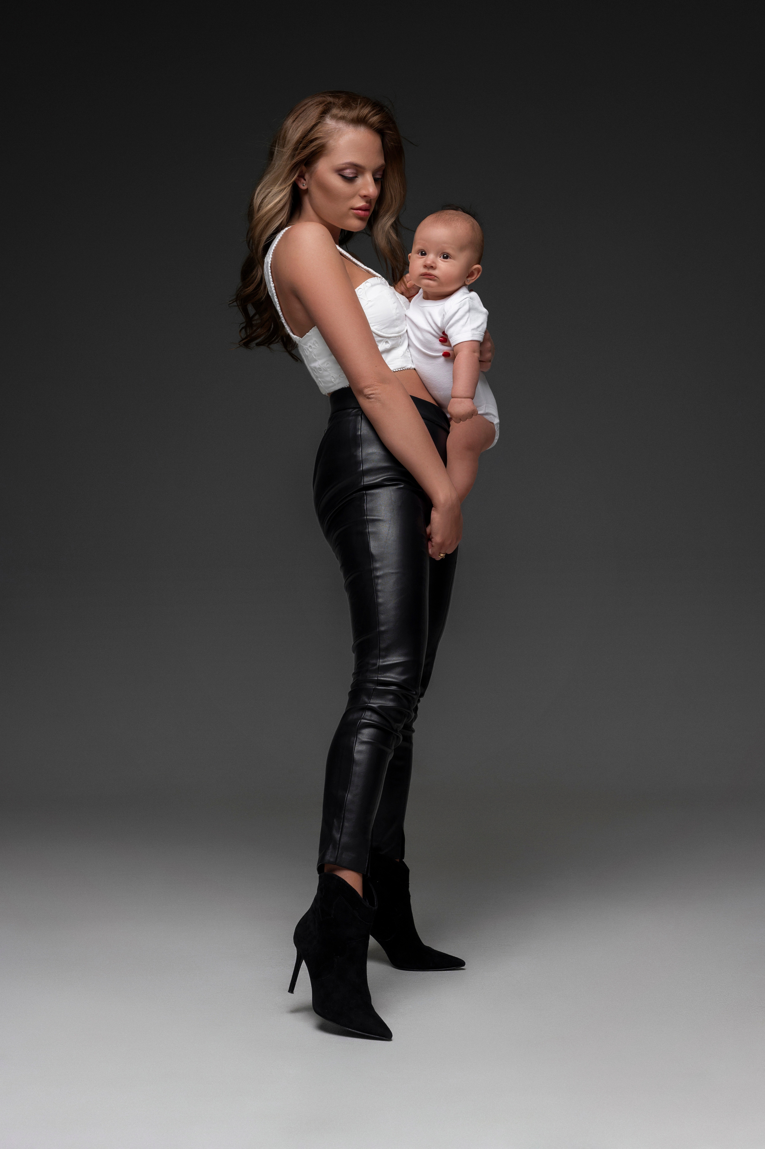 Sabína & Tiana. Krása tehotenstva v objektíve — Maria Milosovic, tehotenská fotografka