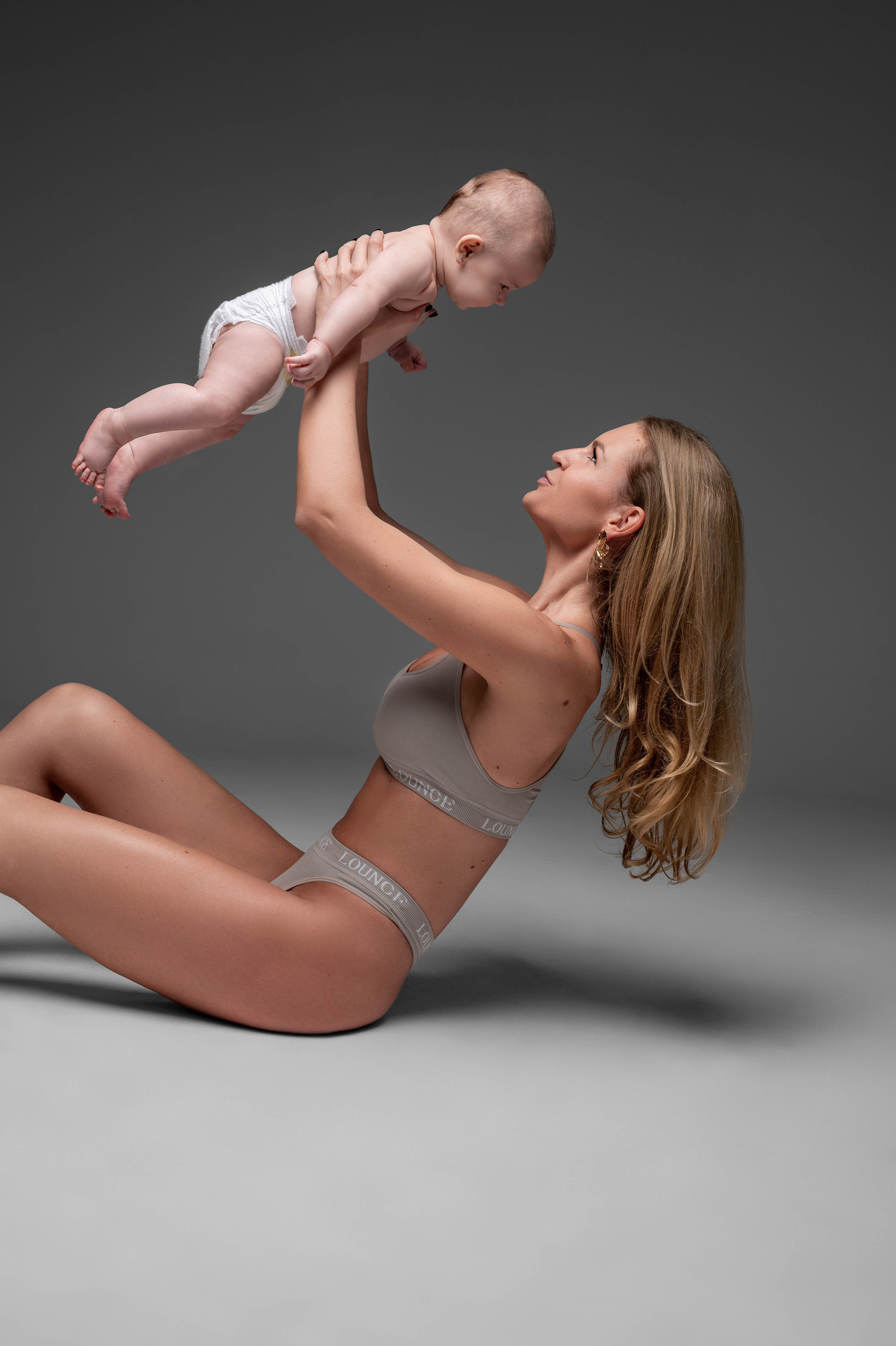 Jana & Hanka. Krása tehotenstva v objektíve — Maria Milosovic, tehotenská fotografka