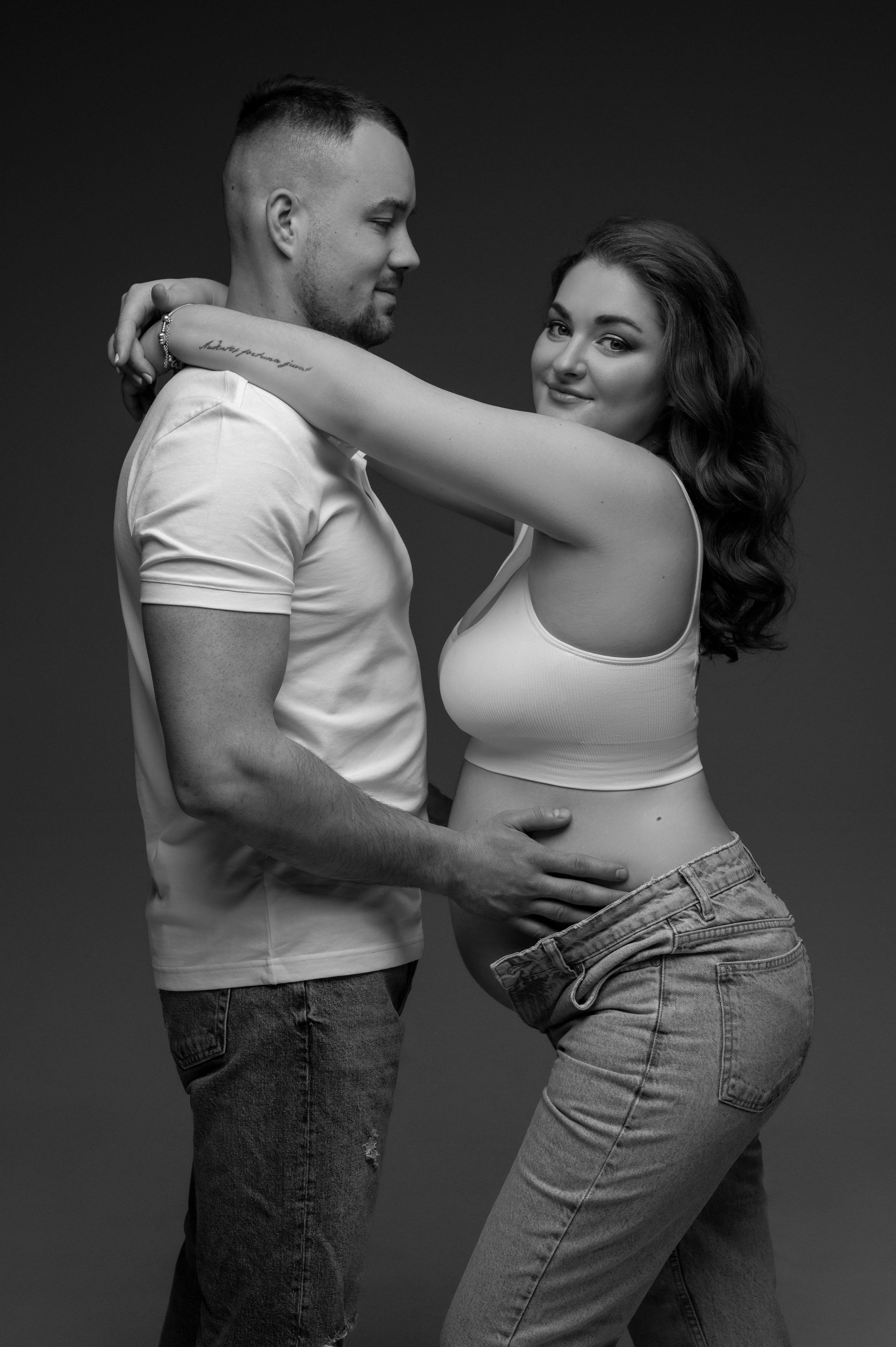 Kristina & Viktor. Krása tehotenstva v objektíve — Maria Milosovic, tehotenská fotografka