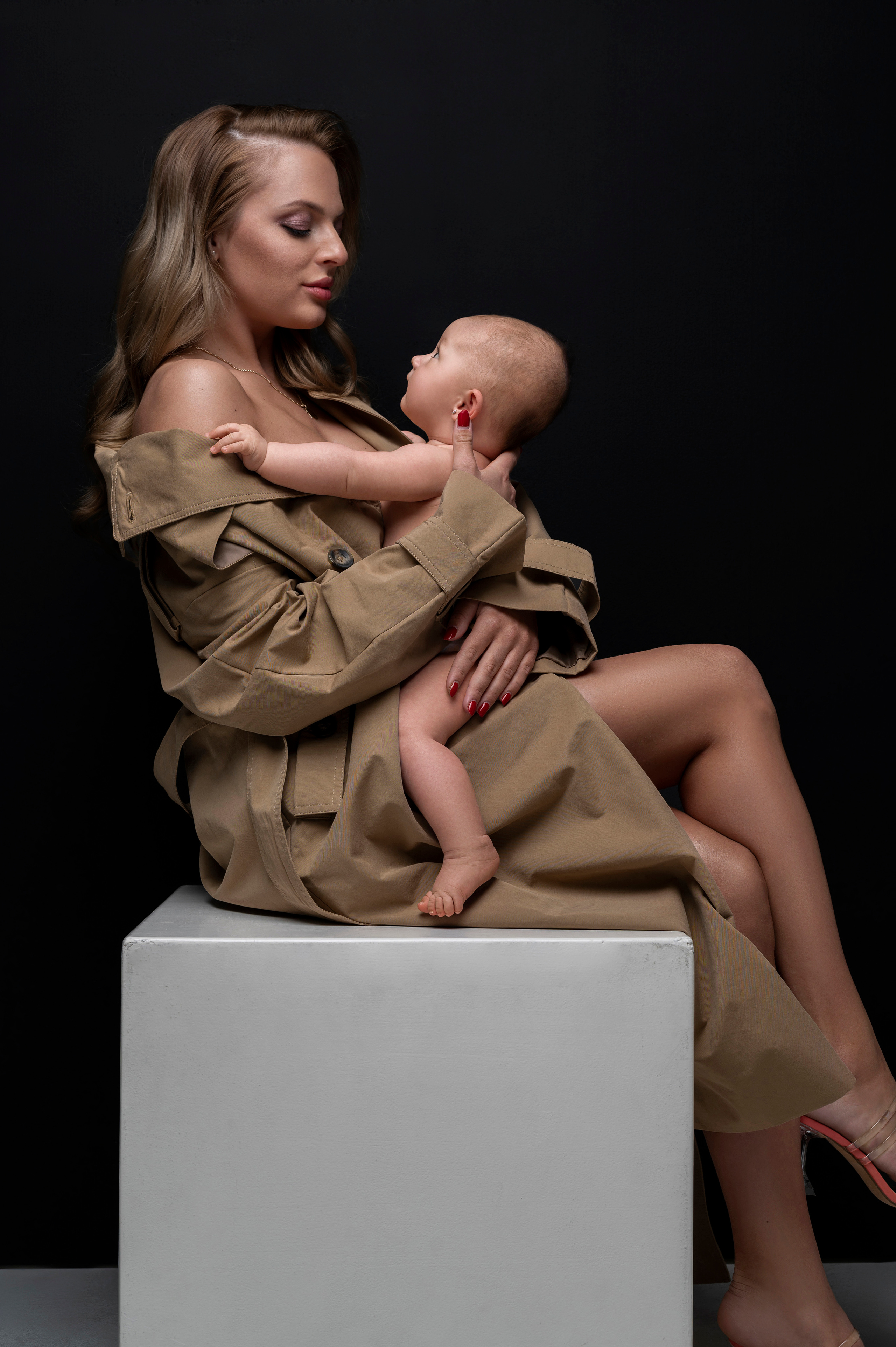 Sabína & Tiana. Krása tehotenstva v objektíve — Maria Milosovic, tehotenská fotografka