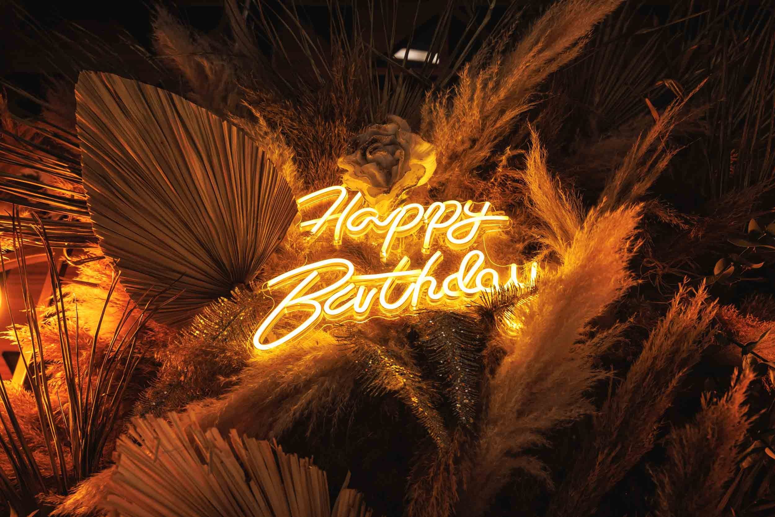 Luksuzna dekoracija prostora za punoletstvo, enterijer Showroom Event centra u Novom Sadu.