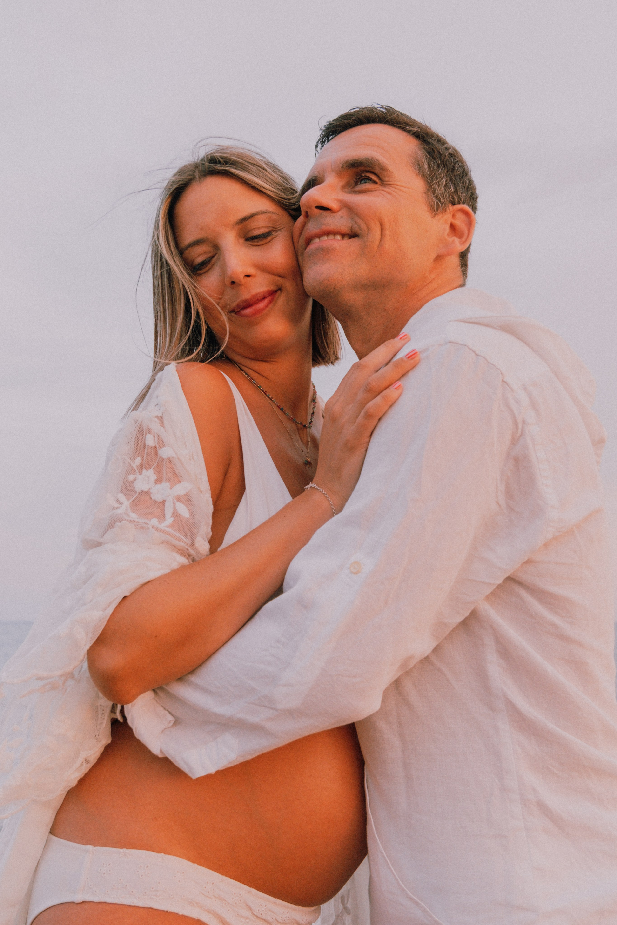 Sesión embarazo en la playa. Fotografía profesional en Calafell - Elena Medvedeva