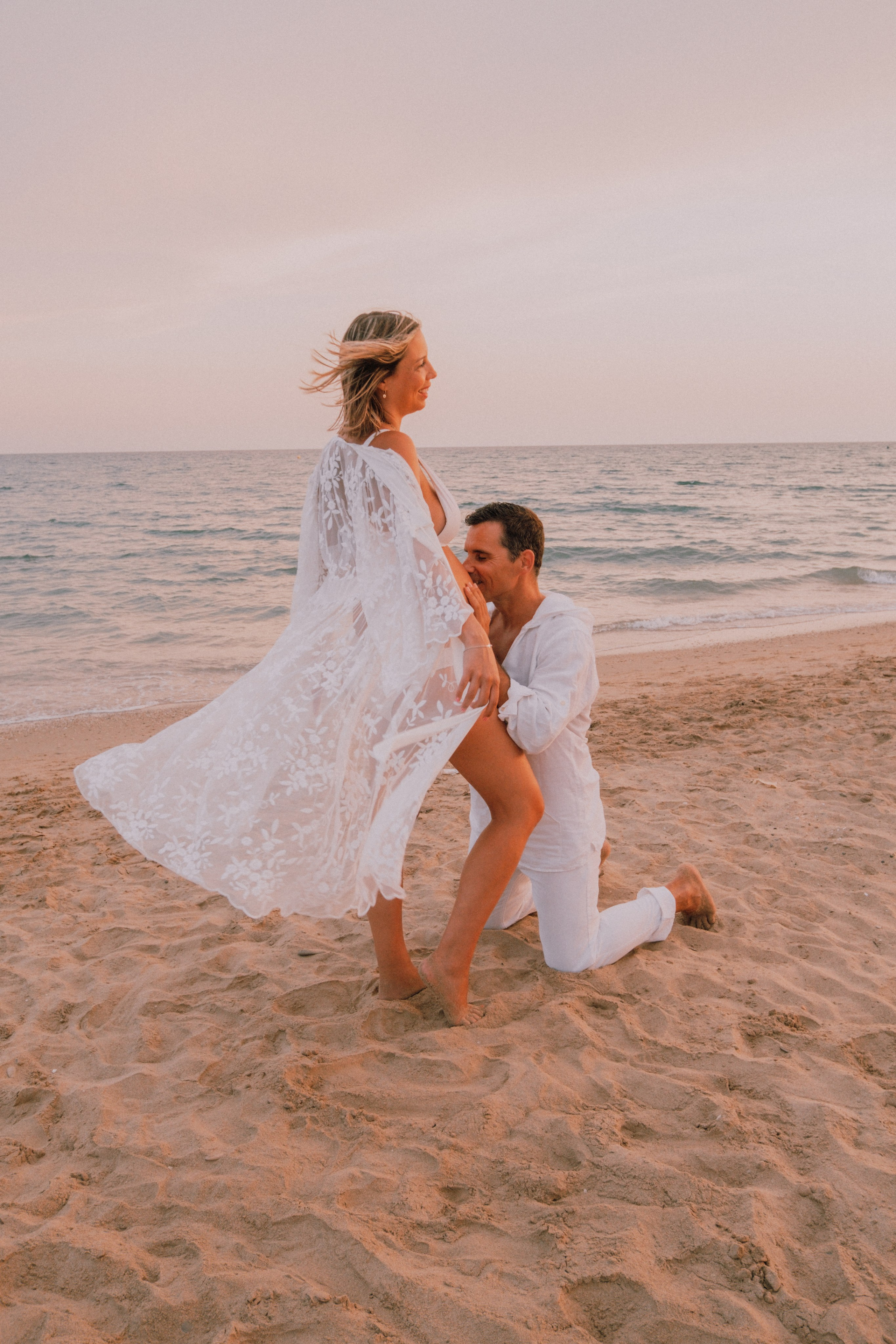 Sesión embarazo en la playa. Fotografía profesional en Calafell - Elena Medvedeva