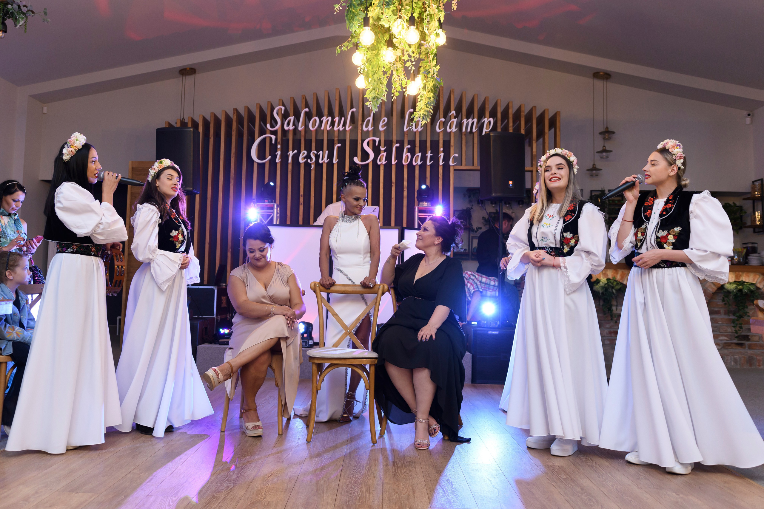 Fotografii Nunta + Botez Ciresul Salbatic. MDimaFotoStudio. Fotograf de nuntă, evenimente private și de familie