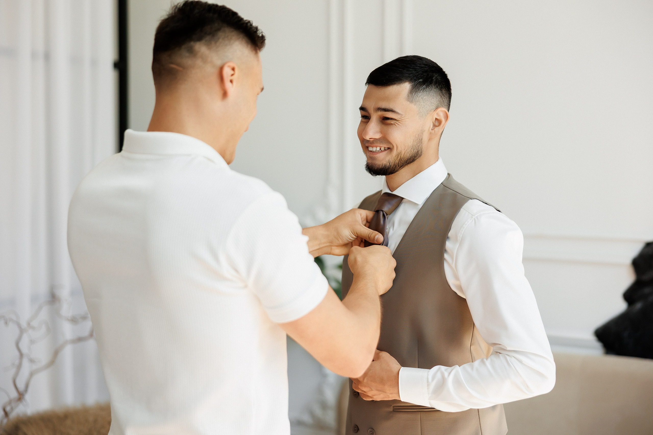 Eugen & Livia — Grand Elysee — Wedding Day. Servicii Foto și Video 067188353