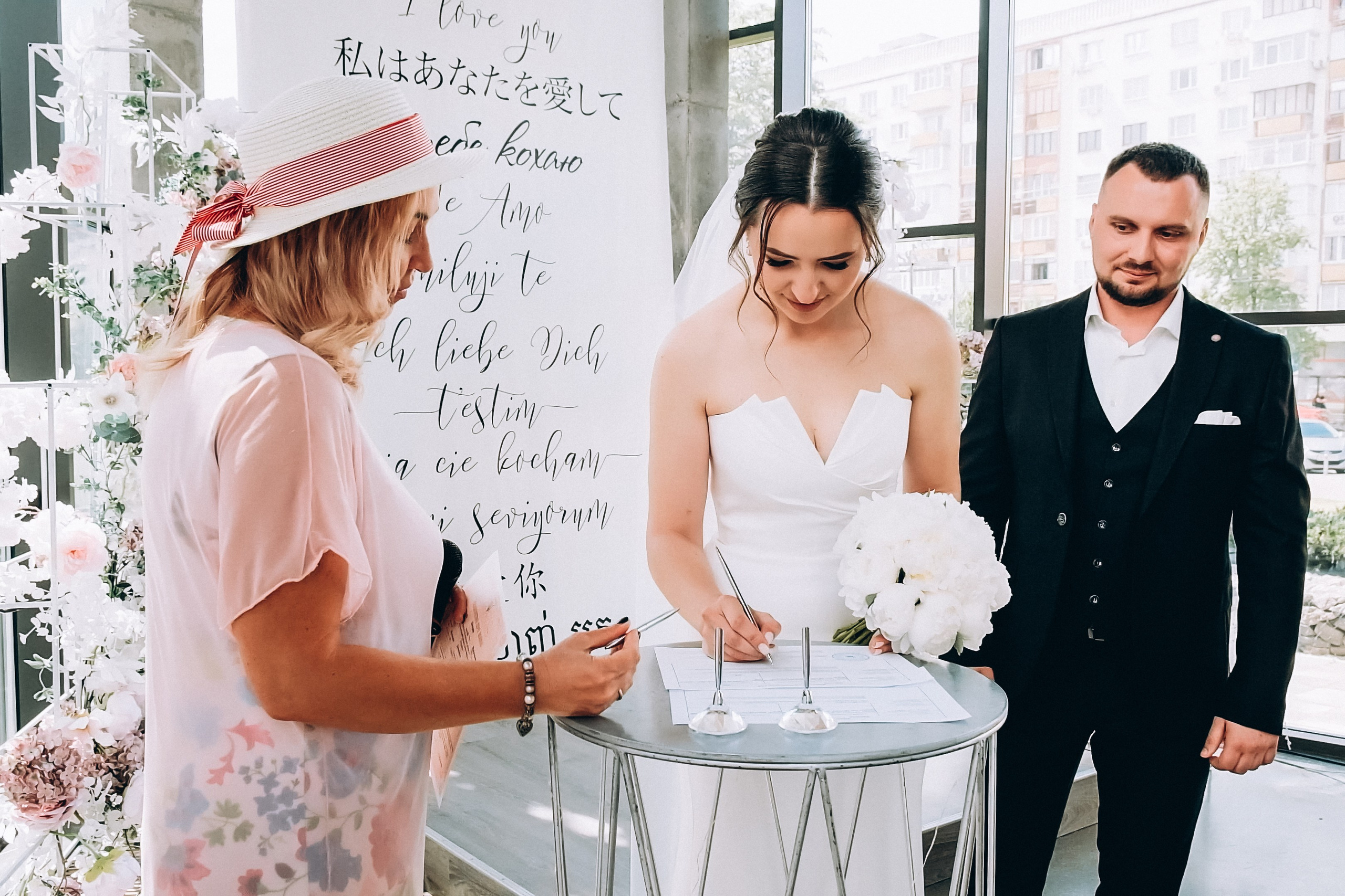 White Wedding. Wedding and Family Photograph